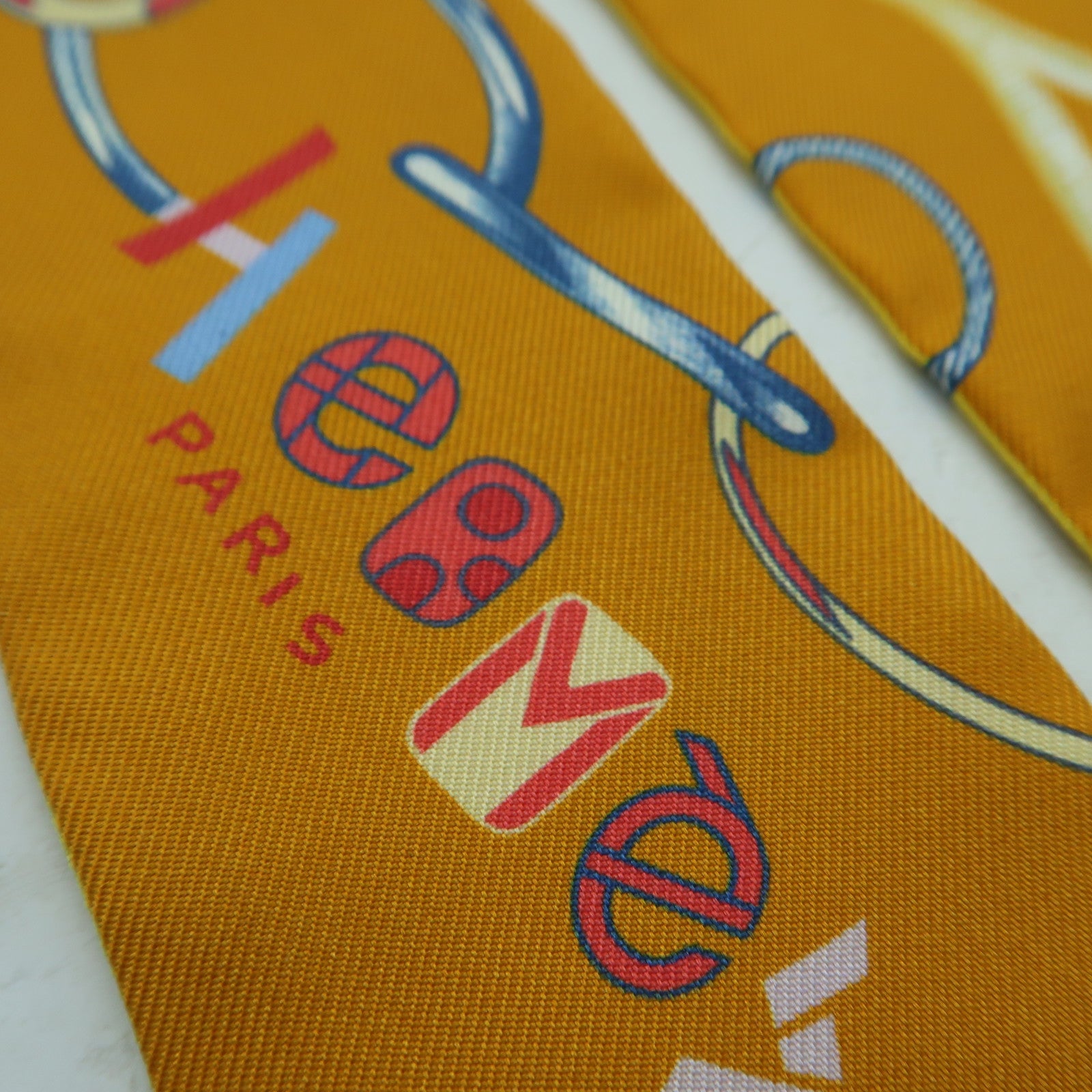 HERMES 【激減優惠】絲質Twilly絲巾黃色