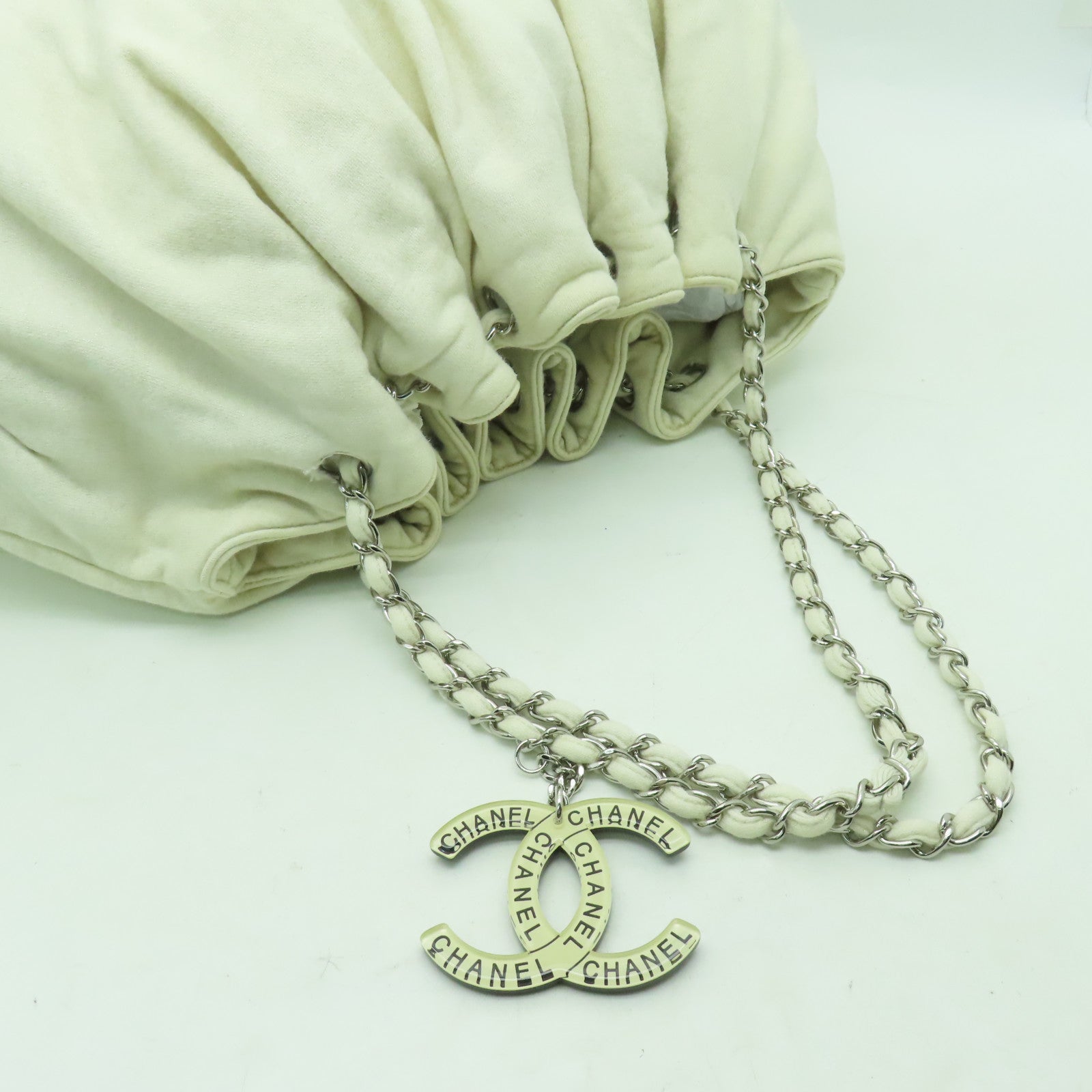 CHANEL 【清倉大減價】帆布Chain Shoulder銀扣鏈帶肩背袋白色