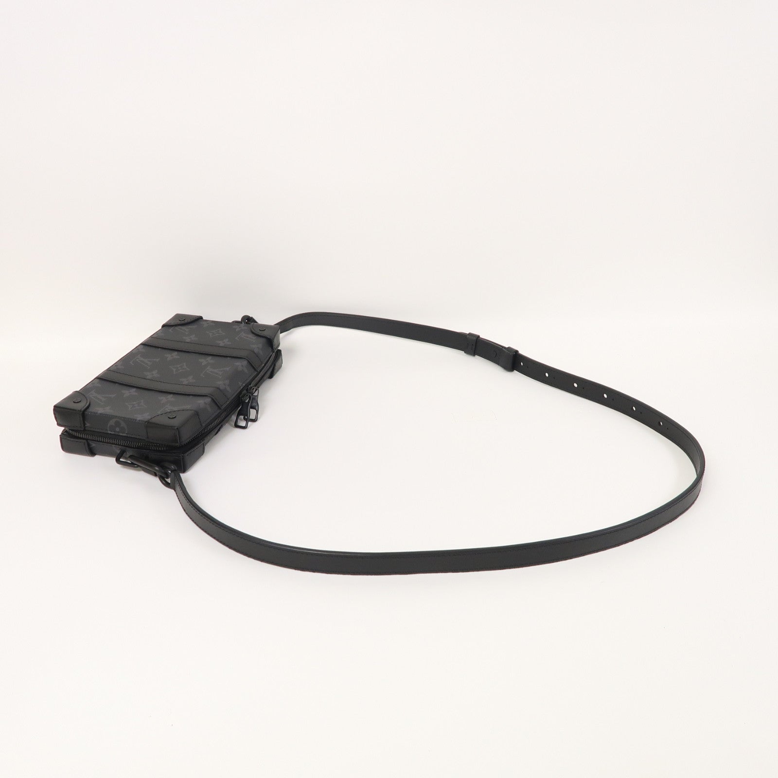 LOUIS VUITTON Monogram Eclipse Soft Trunk Wallet肩背袋黑色
