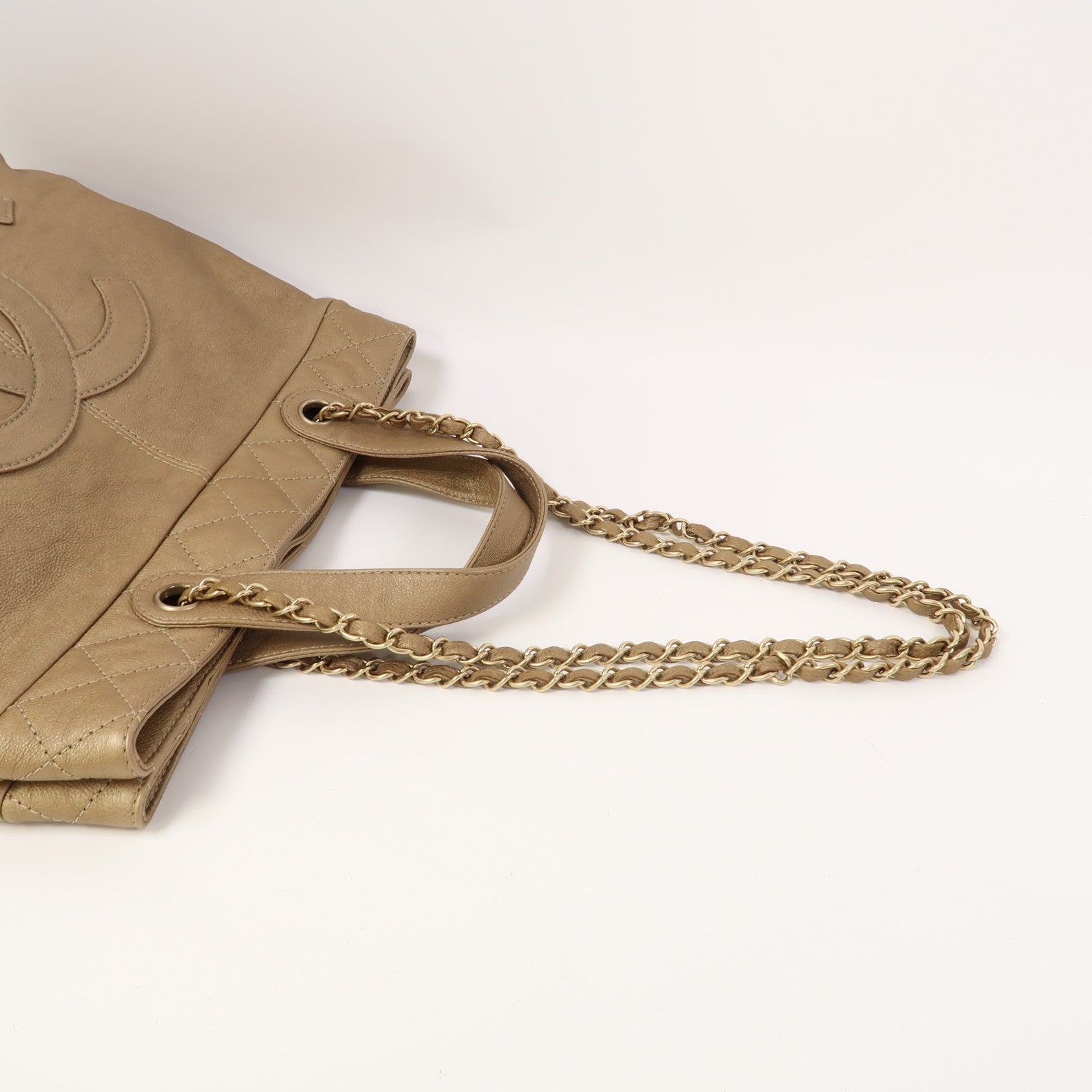 CHANEL Caviar皮革Chain Shoulder金扣手挽肩背兩用袋金色