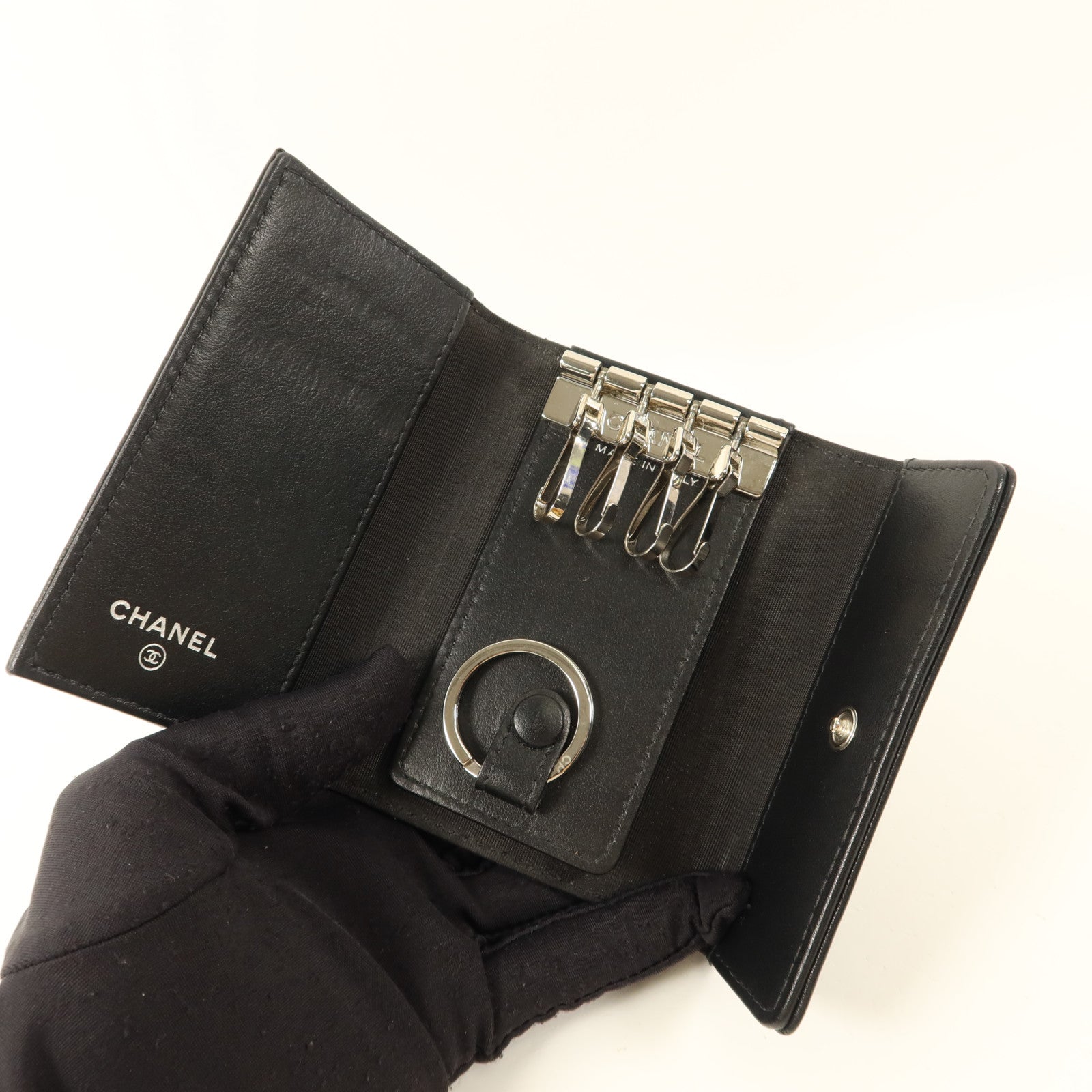 CHANEL 牛皮皮革Camellia Embossed Key Pouch鎖匙包