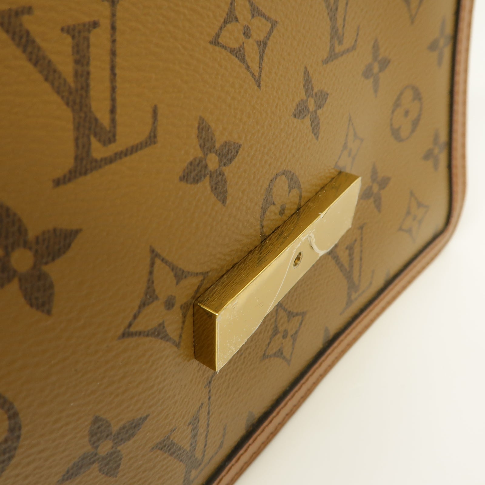 LOUIS VUITTON Monogram Reverse Dauphine金扣肩背袋棕色