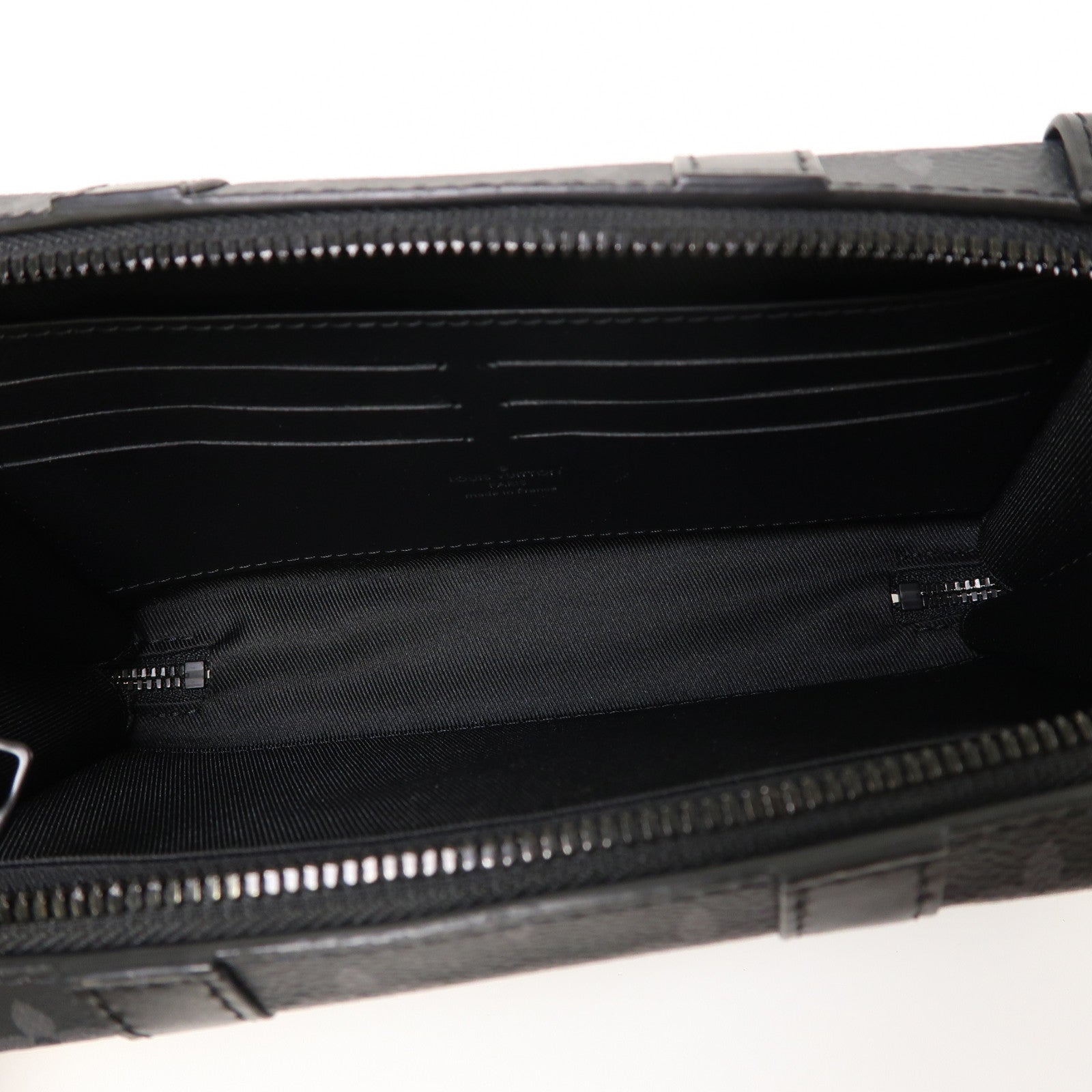 LOUIS VUITTON Monogram Eclipse Soft Trunk Wallet肩背袋黑色