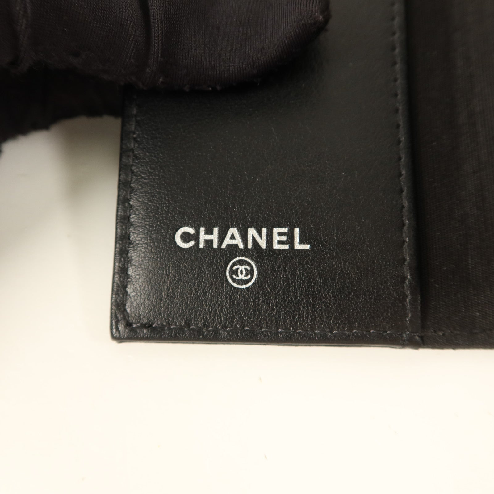 CHANEL 牛皮皮革Camellia Embossed Key Pouch鎖匙包