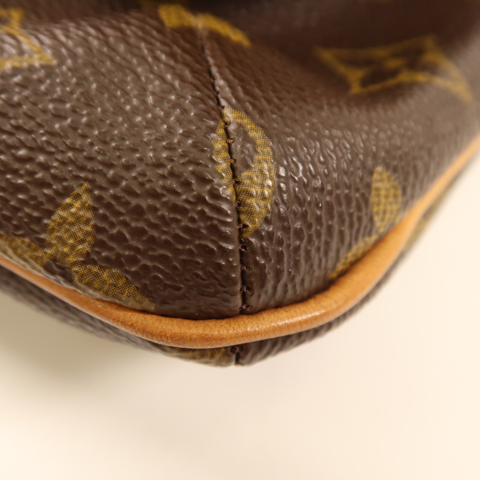 LOUIS VUITTON Monogram Musette Tango Short金扣肩背袋棕色