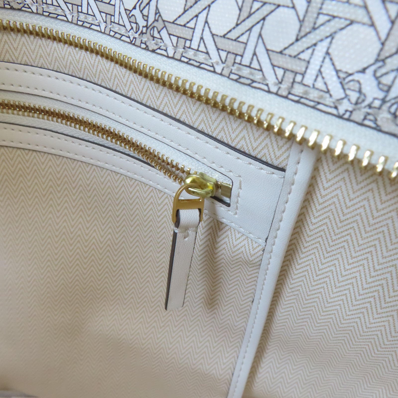 Tory Burch 塗層帆布Tote Bag金扣手挽袋米色