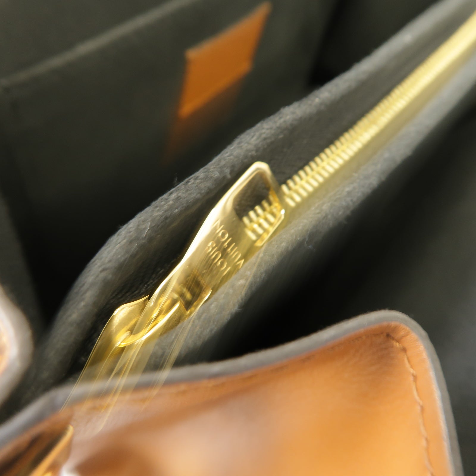 LOUIS VUITTON Monogram Reverse Dauphine金扣肩背袋棕色