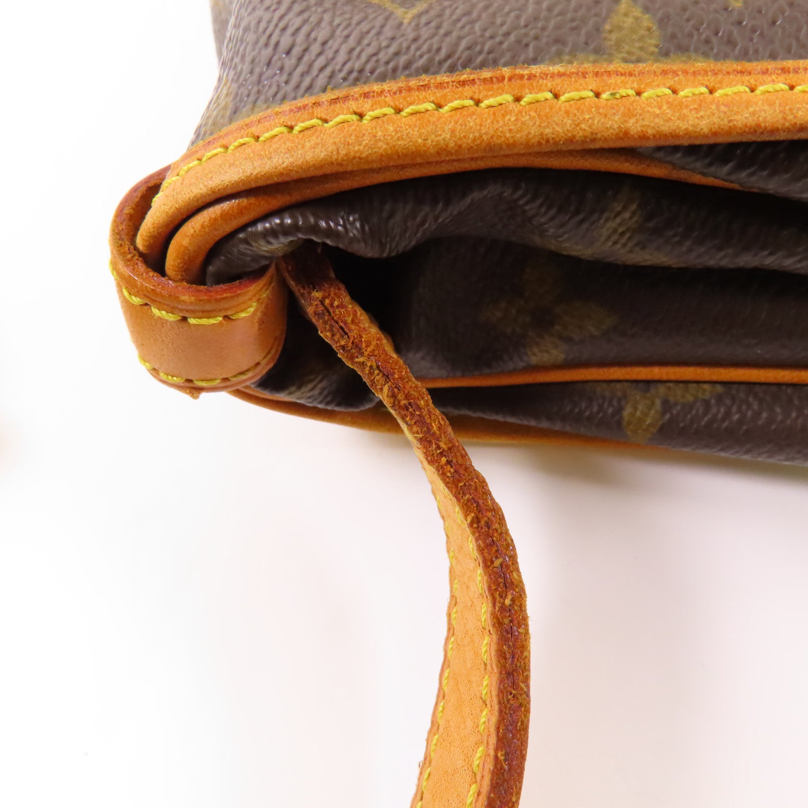 LOUIS VUITTON Monogram Saumur 30金扣肩背袋