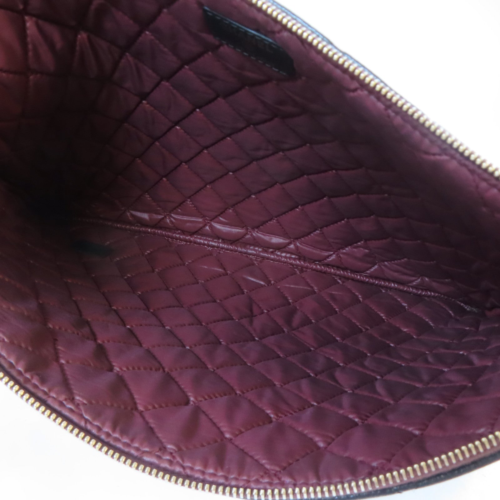 CHANEL 菱格Caviar皮革Classic Pouch金扣手拿包黑色