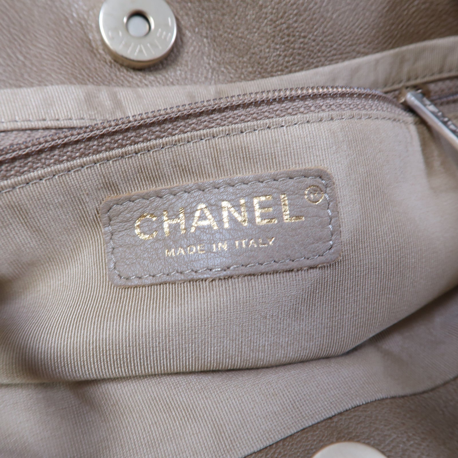 CHANEL Caviar皮革Chain Shoulder金扣手挽肩背兩用袋金色