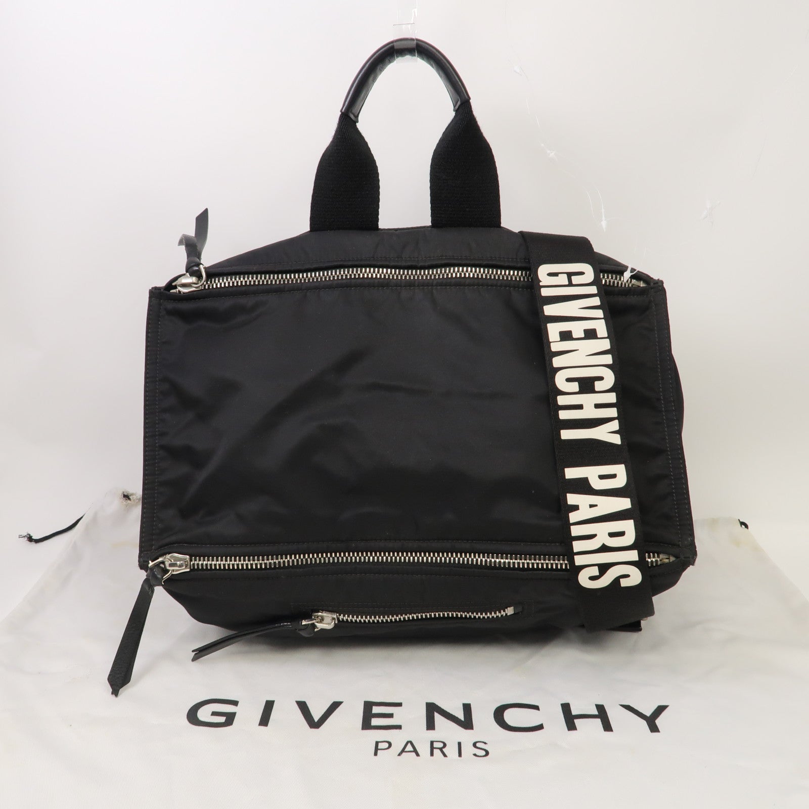 GIVENCHY 尼龍Pandora Messenger Bag銀扣手挽肩背兩用袋黑色