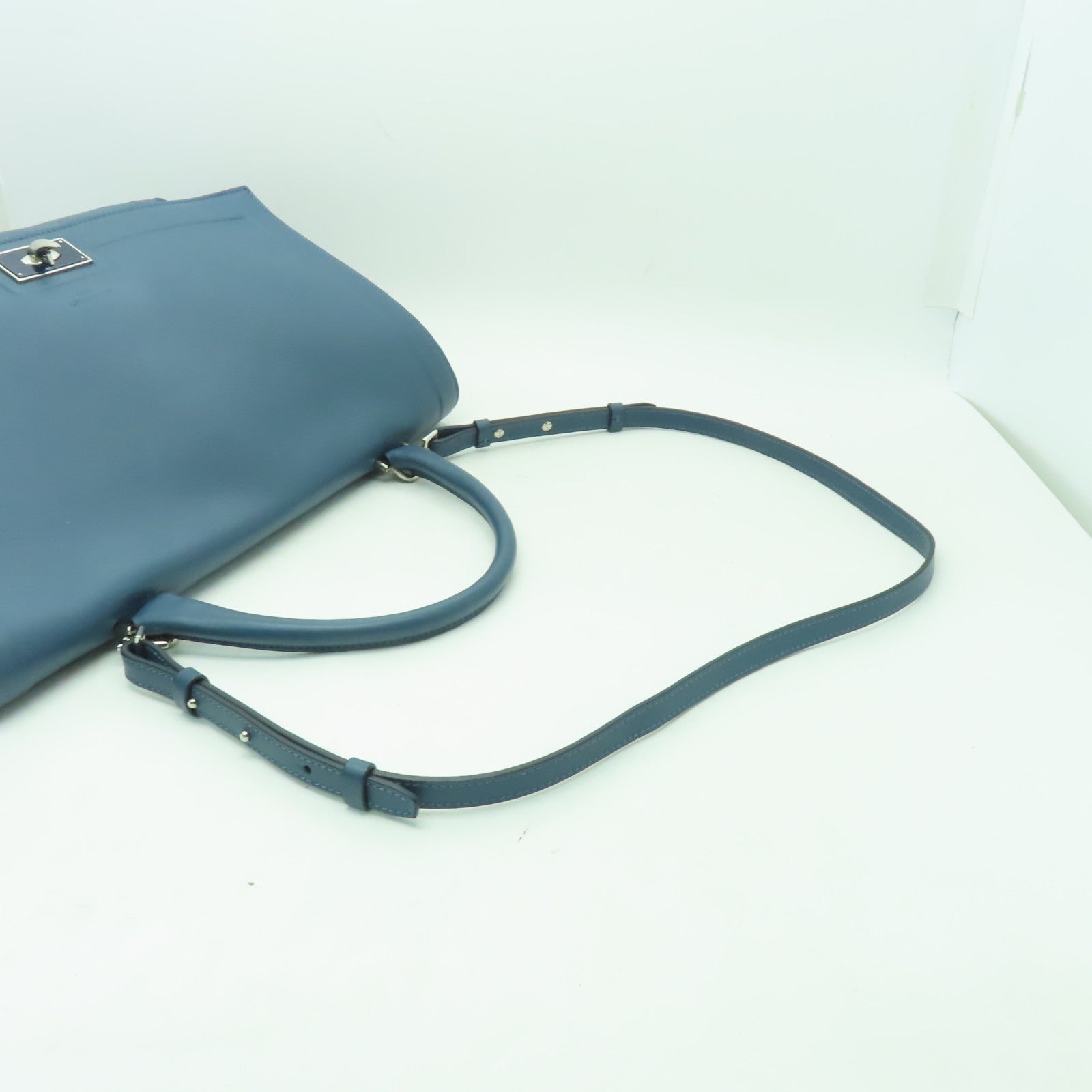 GIVENCHY 【清倉大減價】牛皮皮革Shoulder Bag銀扣手挽肩背兩用袋藍色