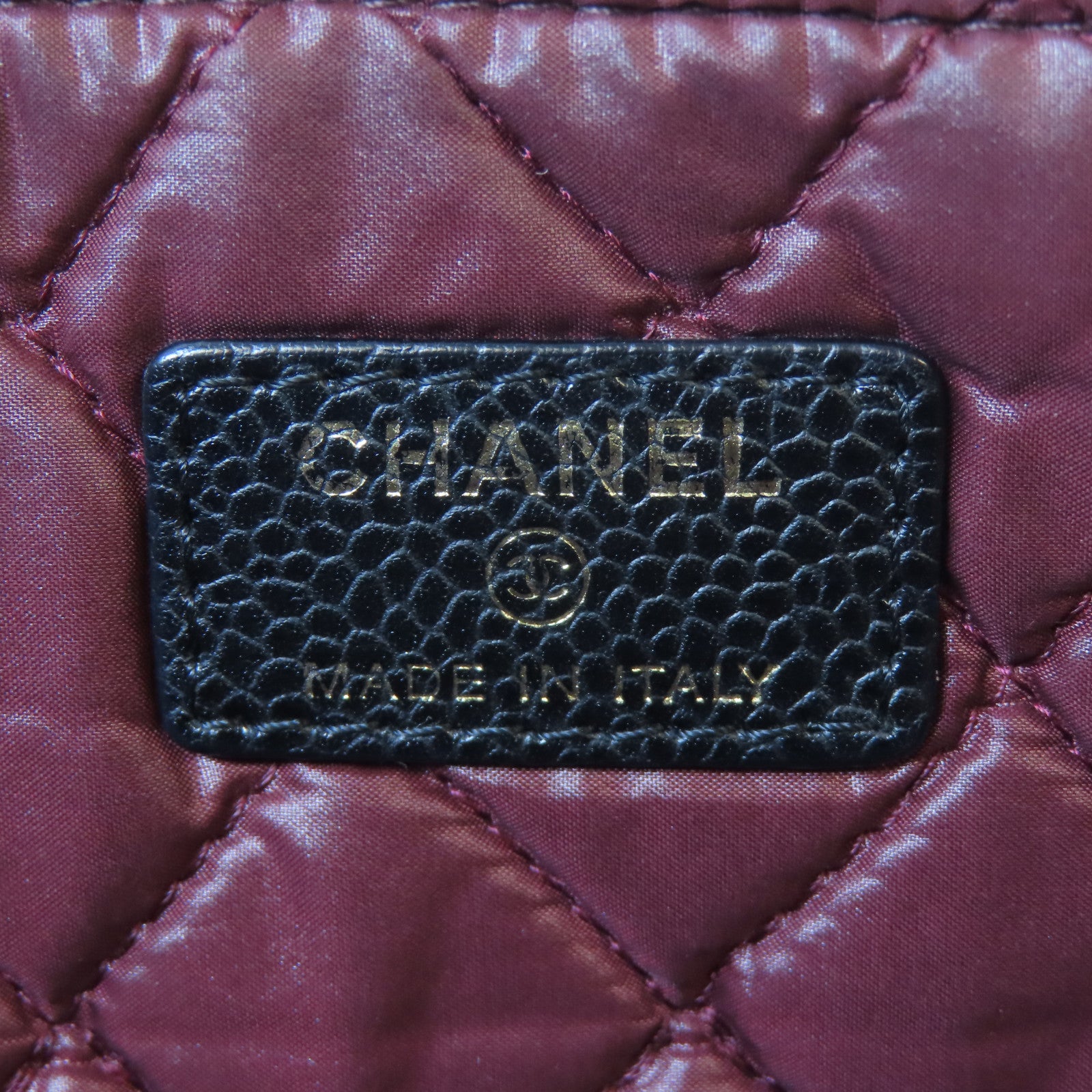 CHANEL 菱格Caviar皮革Classic Pouch金扣手拿包黑色