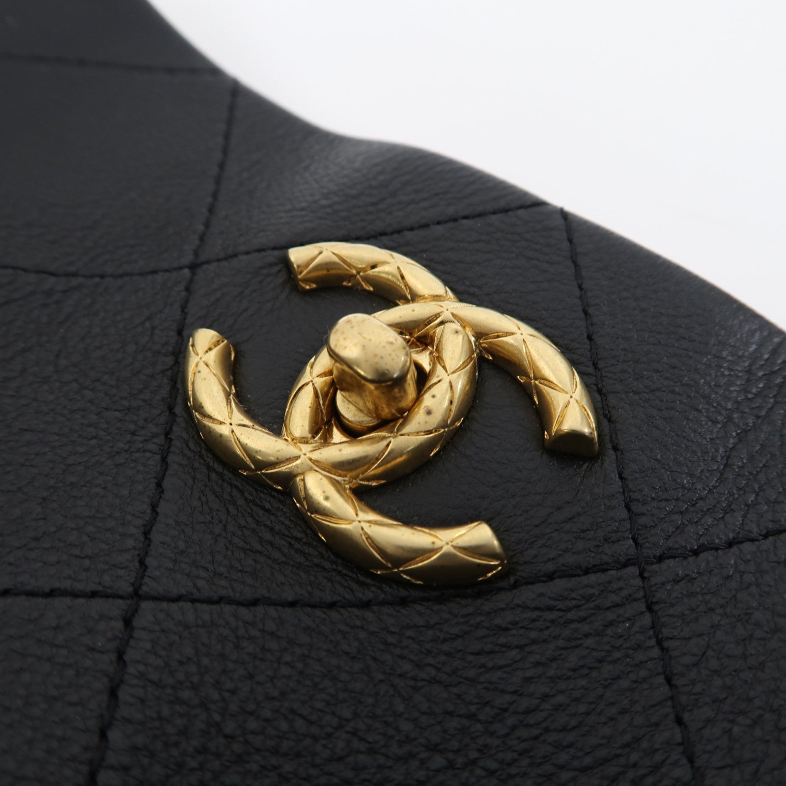 CHANEL 菱格牛皮皮革Chain Shoulder金扣肩背袋黑色