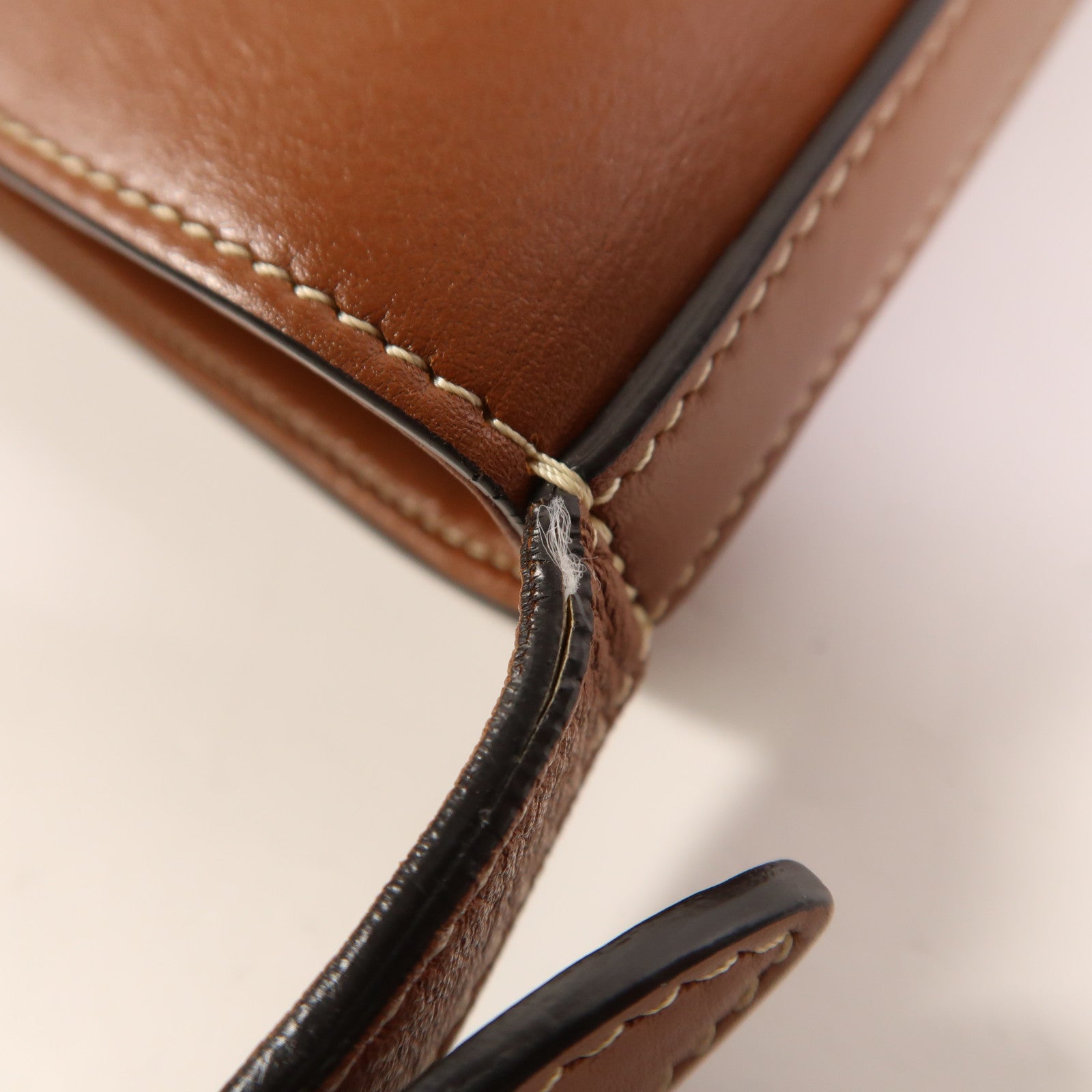 CELINE 【激減優惠】牛皮皮革Cuir Triomphe金扣肩背袋