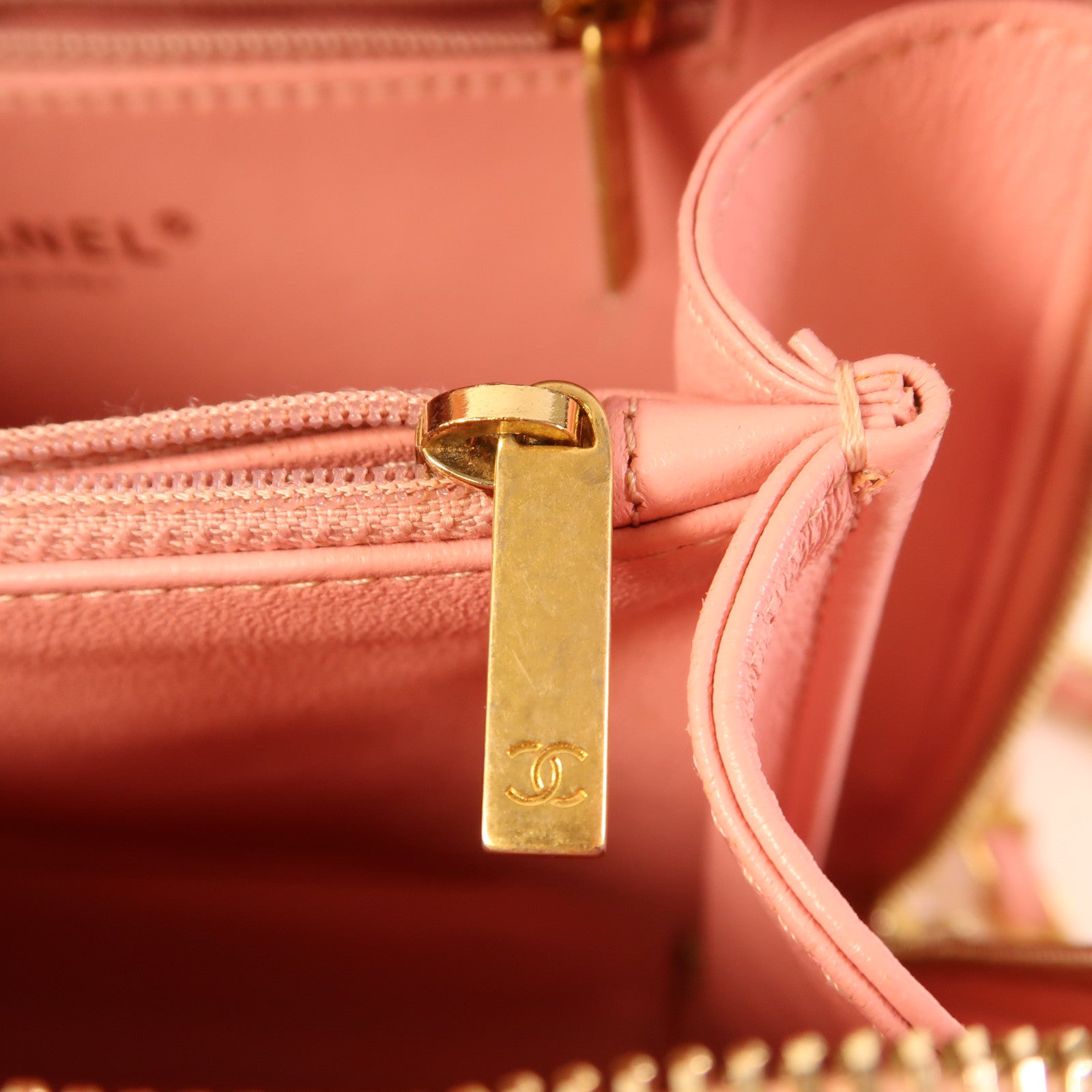 CHANEL 牛皮皮革Vanity Case金扣手挽肩背兩用袋