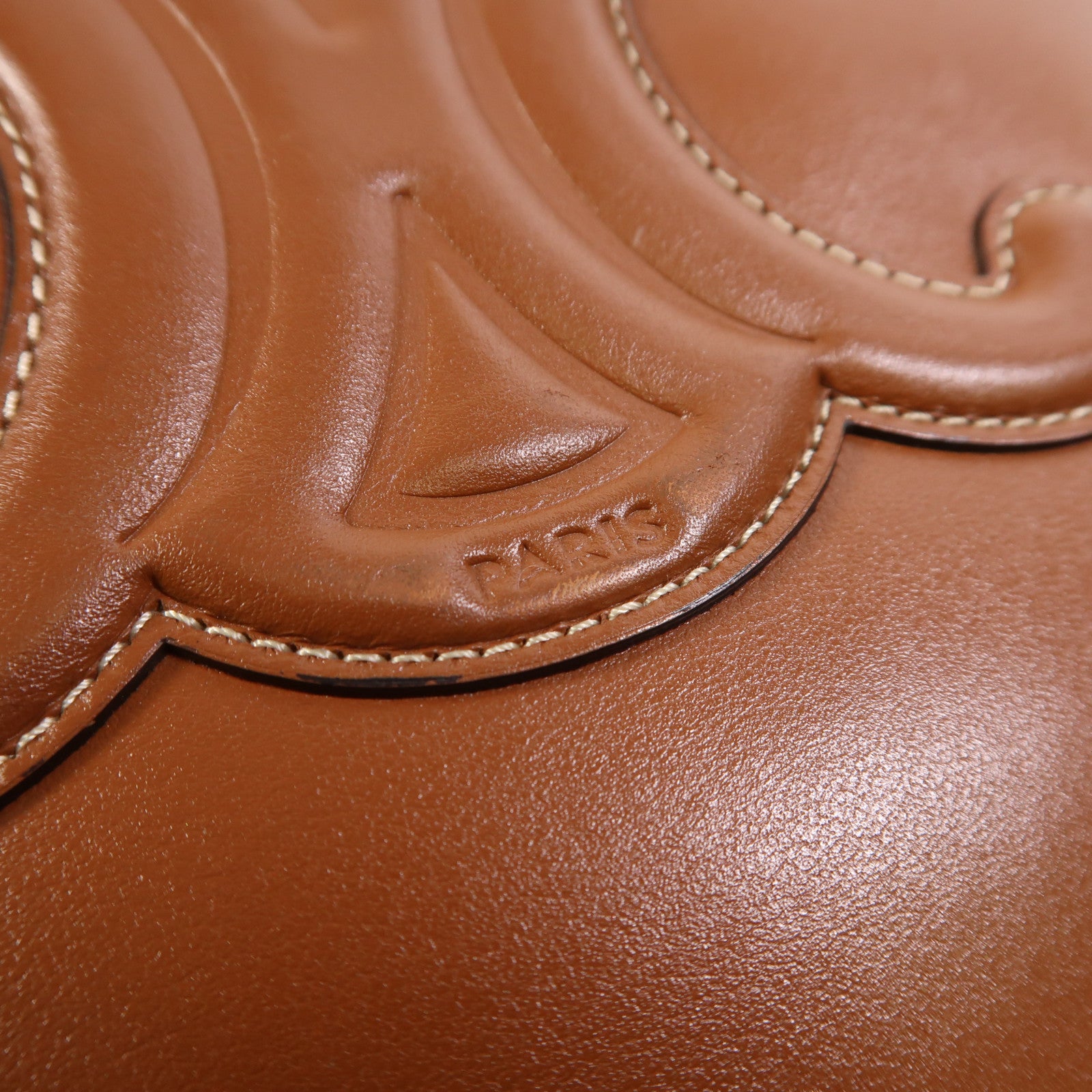 CELINE 牛皮皮革Cuir Triomphe金扣肩背袋