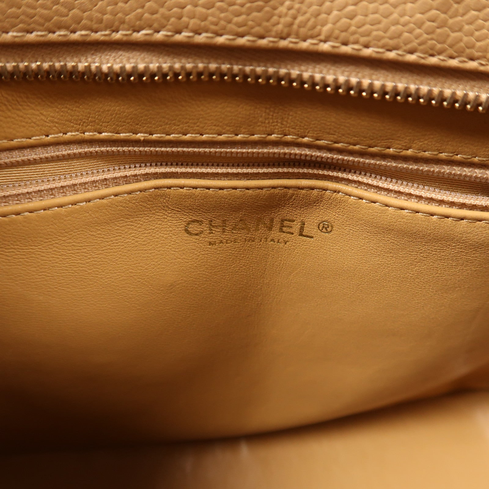 CHANEL 牛皮皮革Medallion Tote Bag金扣肩背袋