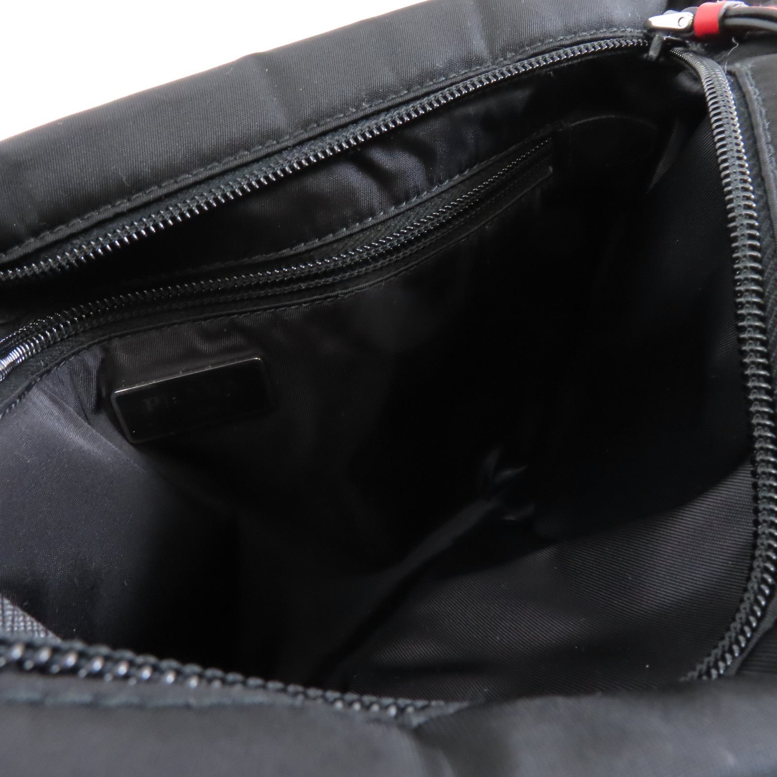 PRADA 尼龍Clutch銀扣手拿包黑色