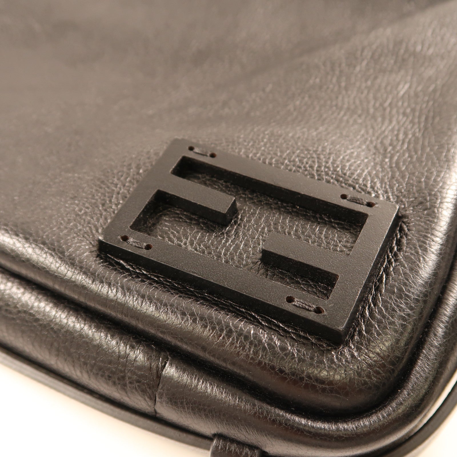 FENDI 牛皮皮革Shoulder Bag銀扣肩背袋黑色