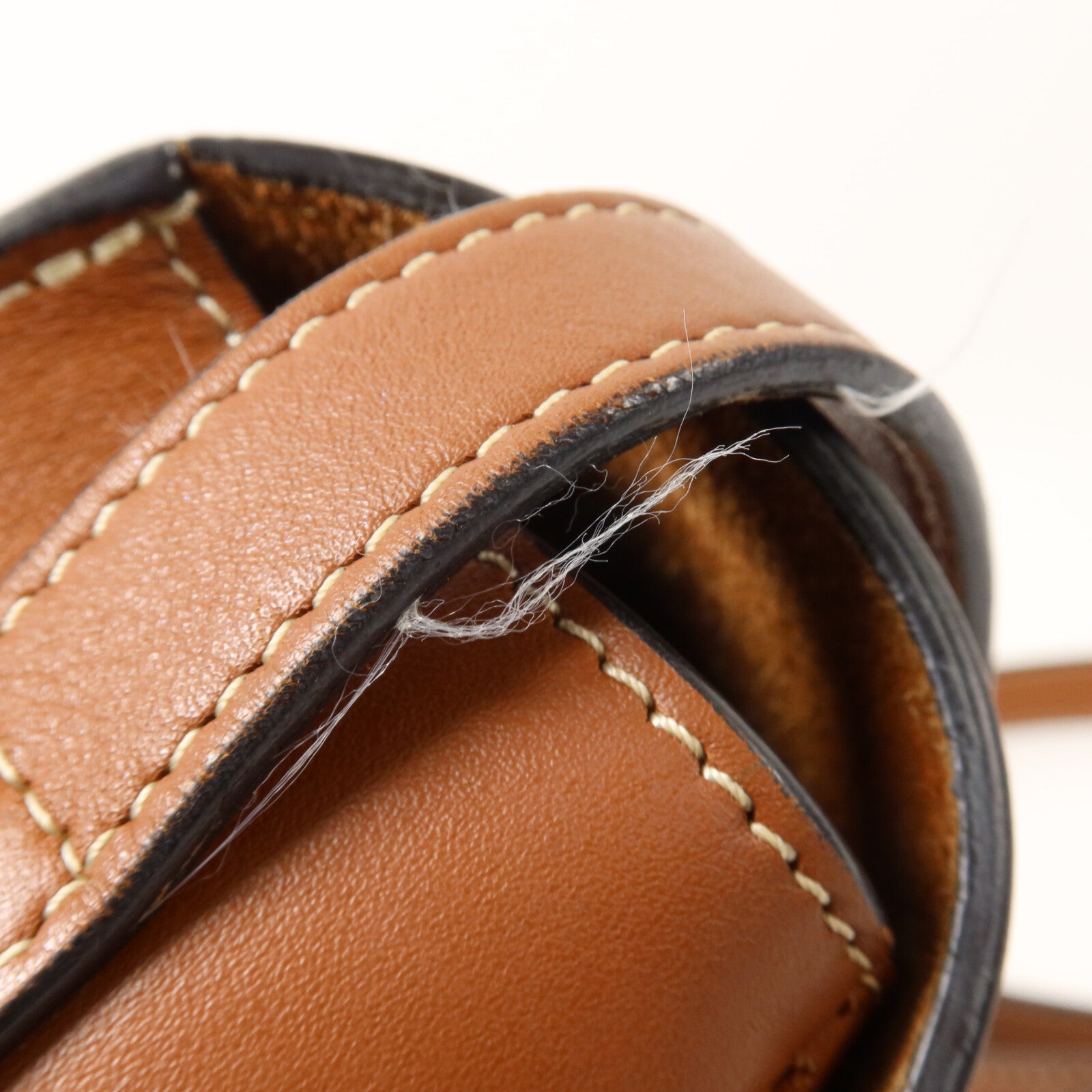 CELINE 牛皮皮革Folco Cuir Triomphe肩背袋