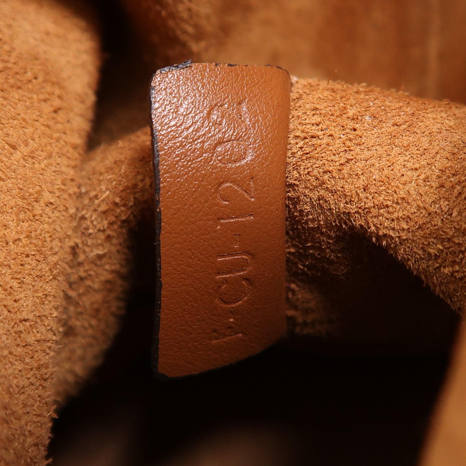 CELINE 牛皮皮革Cuir Triomphe金扣肩背袋