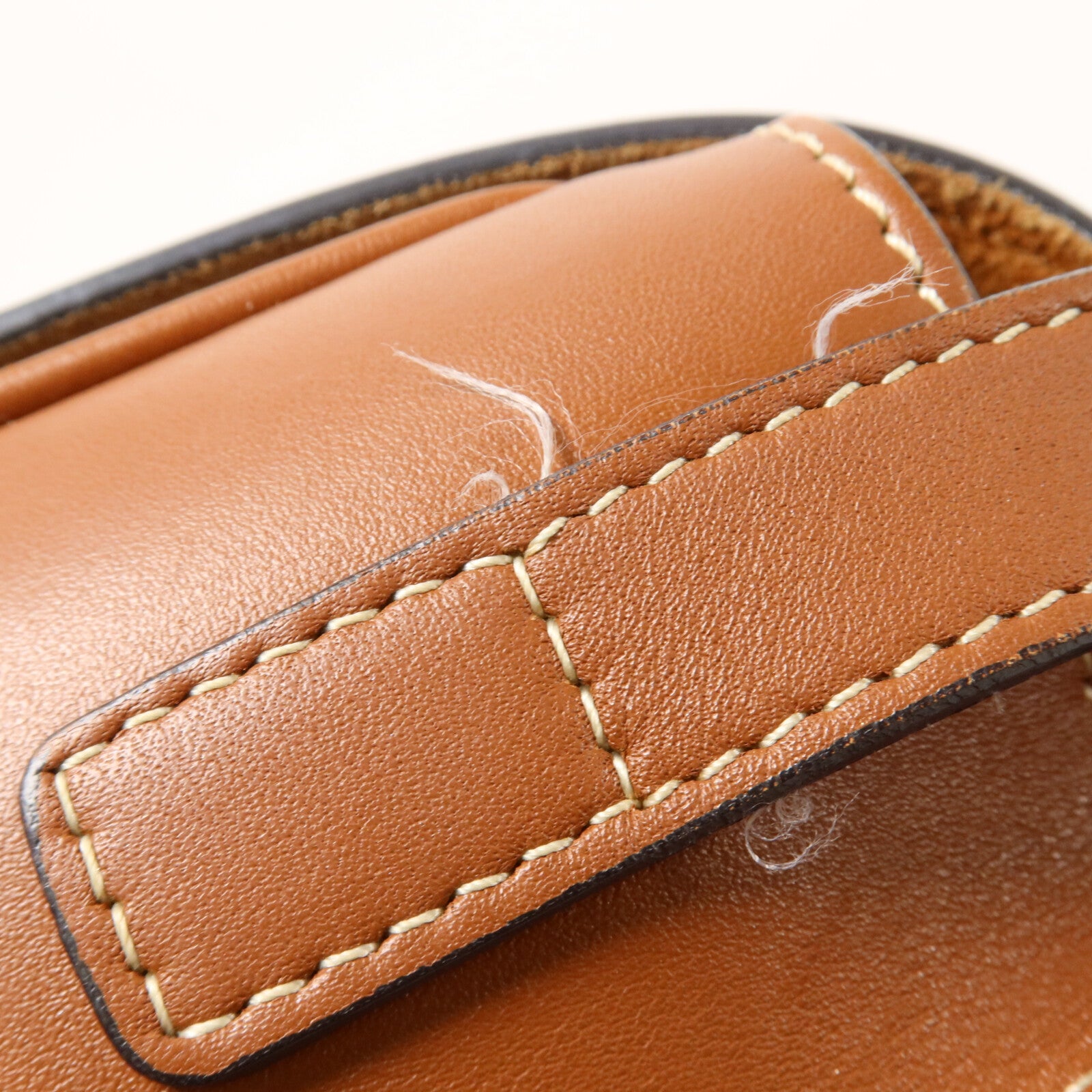 CELINE 牛皮皮革Folco Cuir Triomphe肩背袋