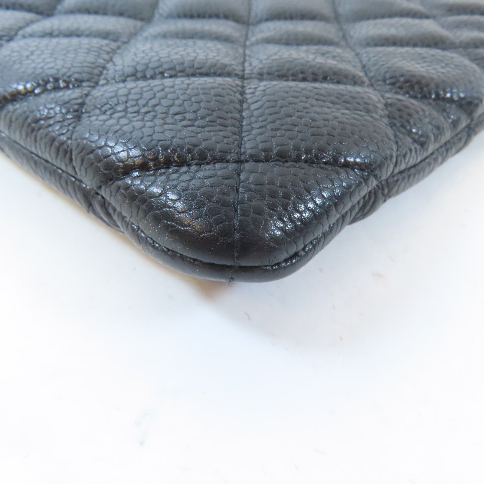 CHANEL 菱格Caviar皮革Classic Pouch金扣手拿包黑色