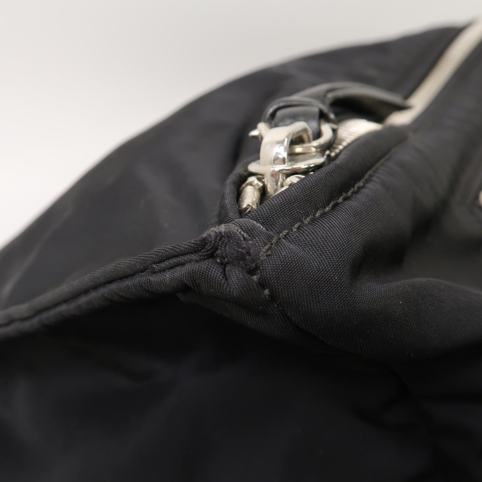 GIVENCHY 尼龍Pandora Messenger Bag銀扣手挽肩背兩用袋黑色