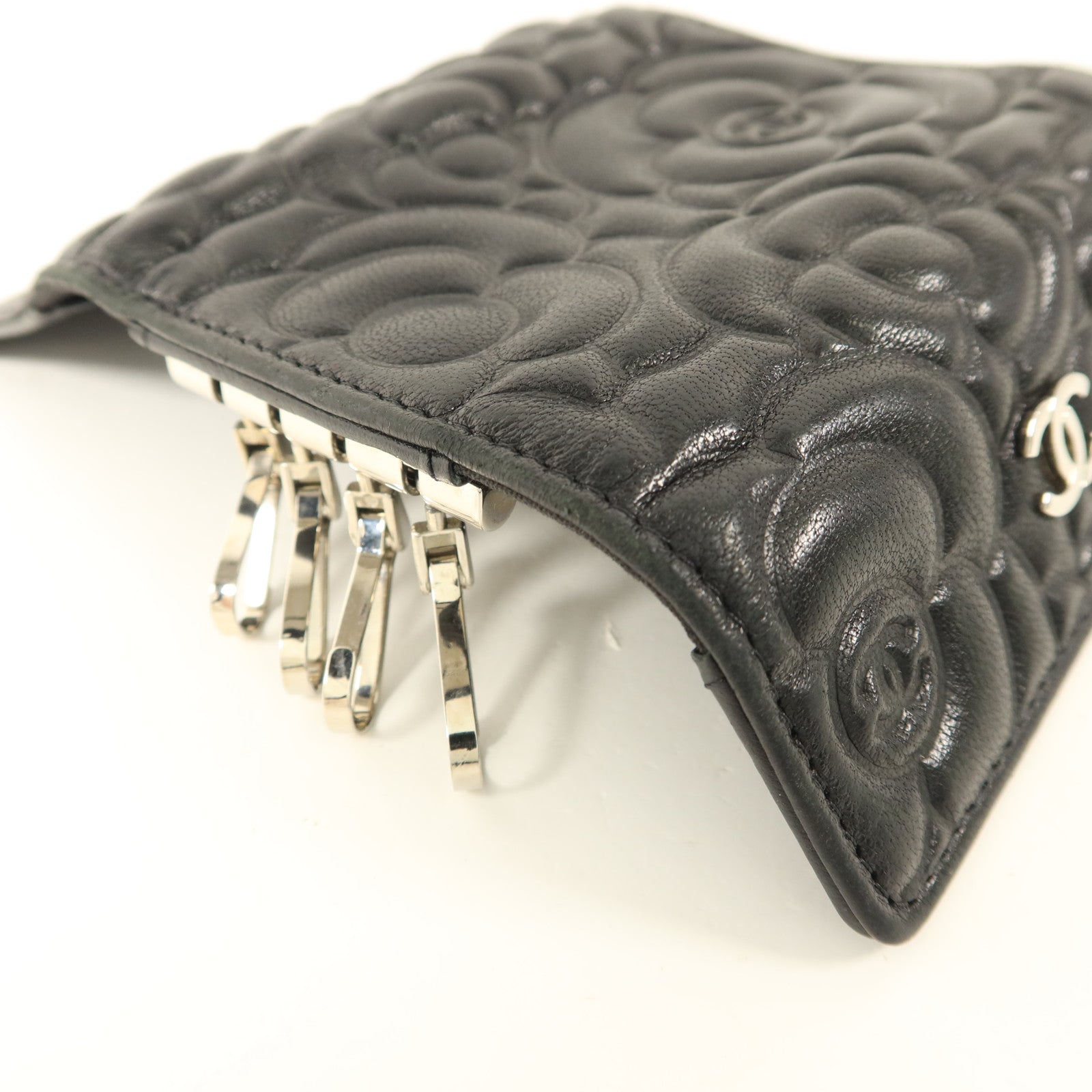 CHANEL 牛皮皮革Camellia Embossed Key Pouch鎖匙包