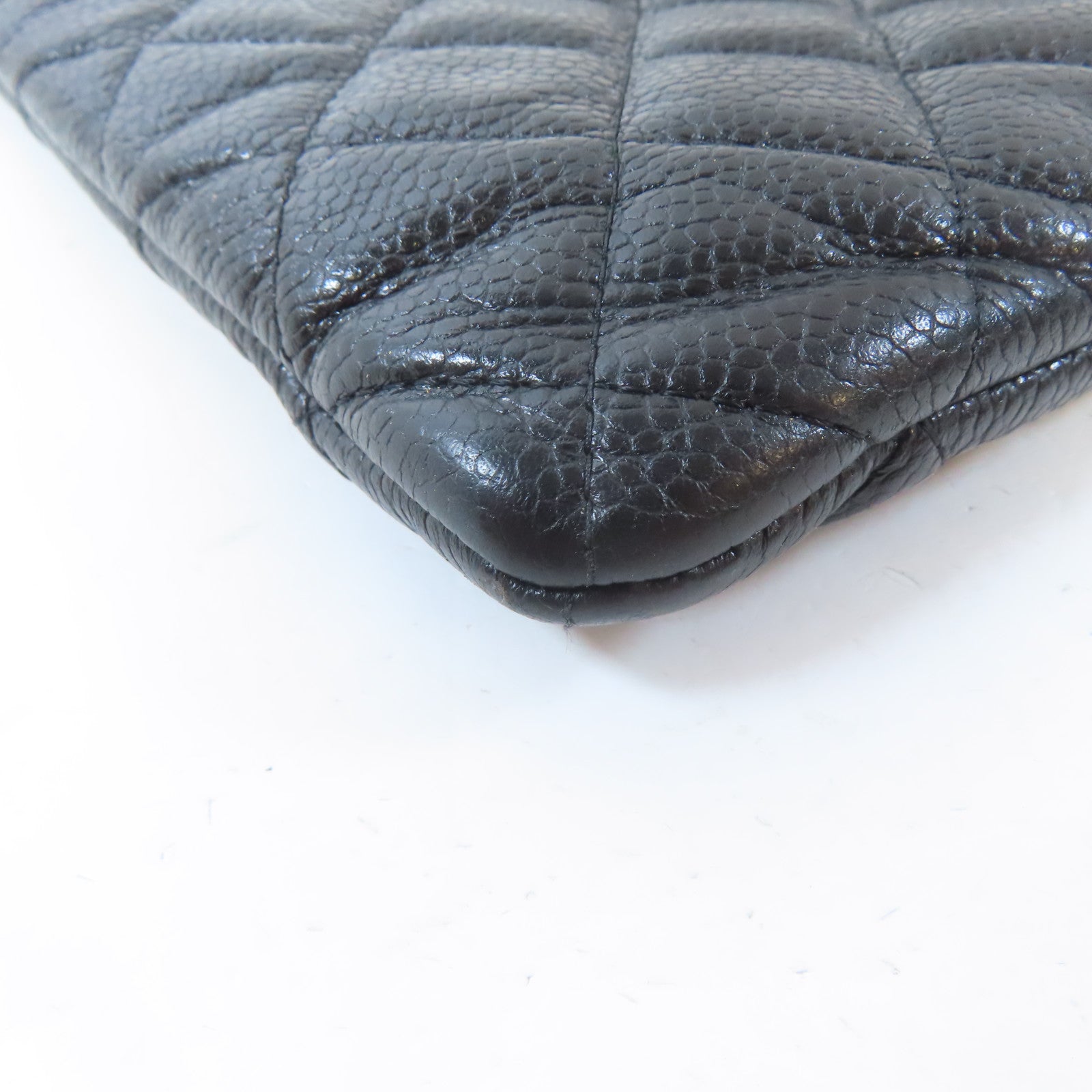 CHANEL 菱格Caviar皮革Classic Pouch金扣手拿包黑色