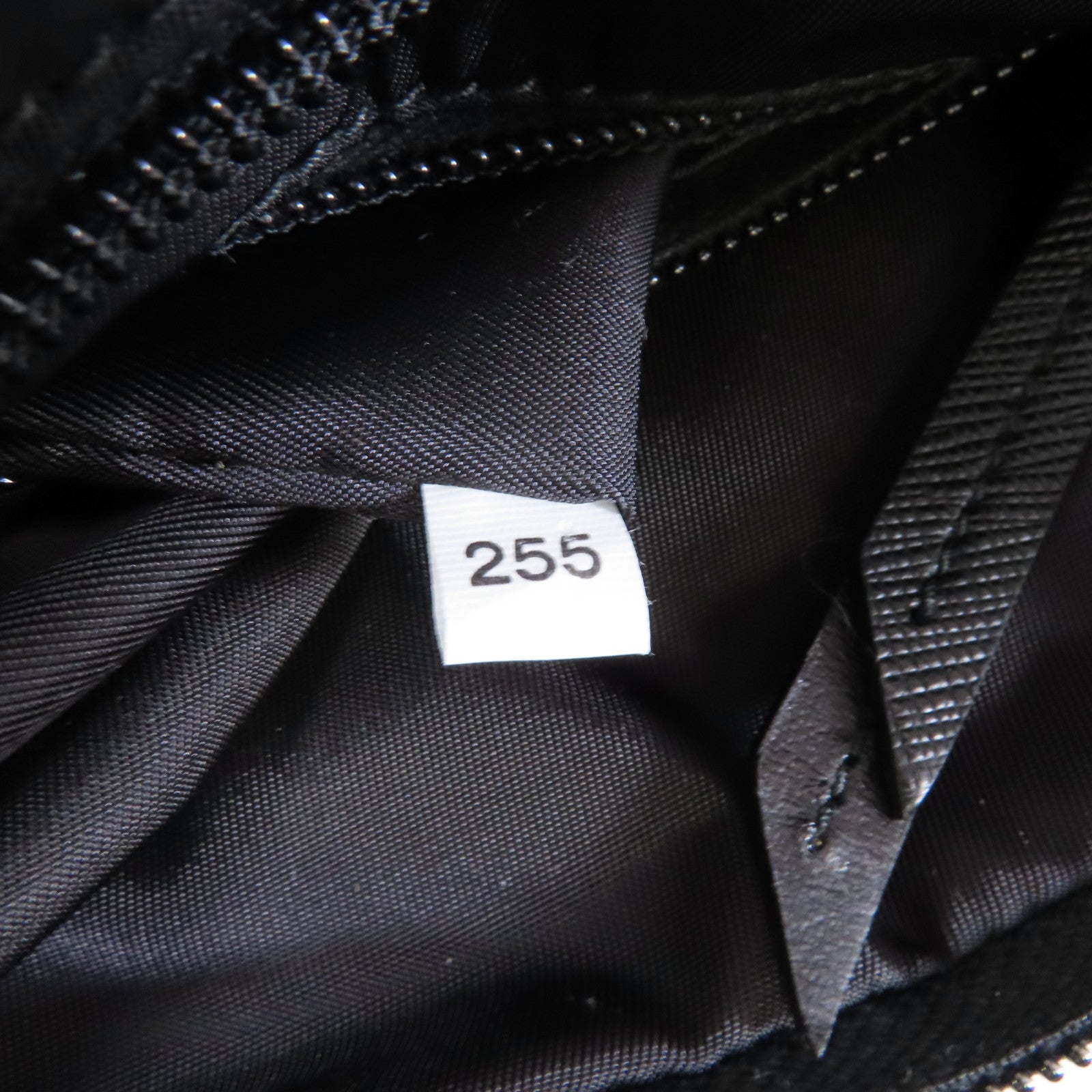 PRADA 尼龍Clutch銀扣手拿包黑色
