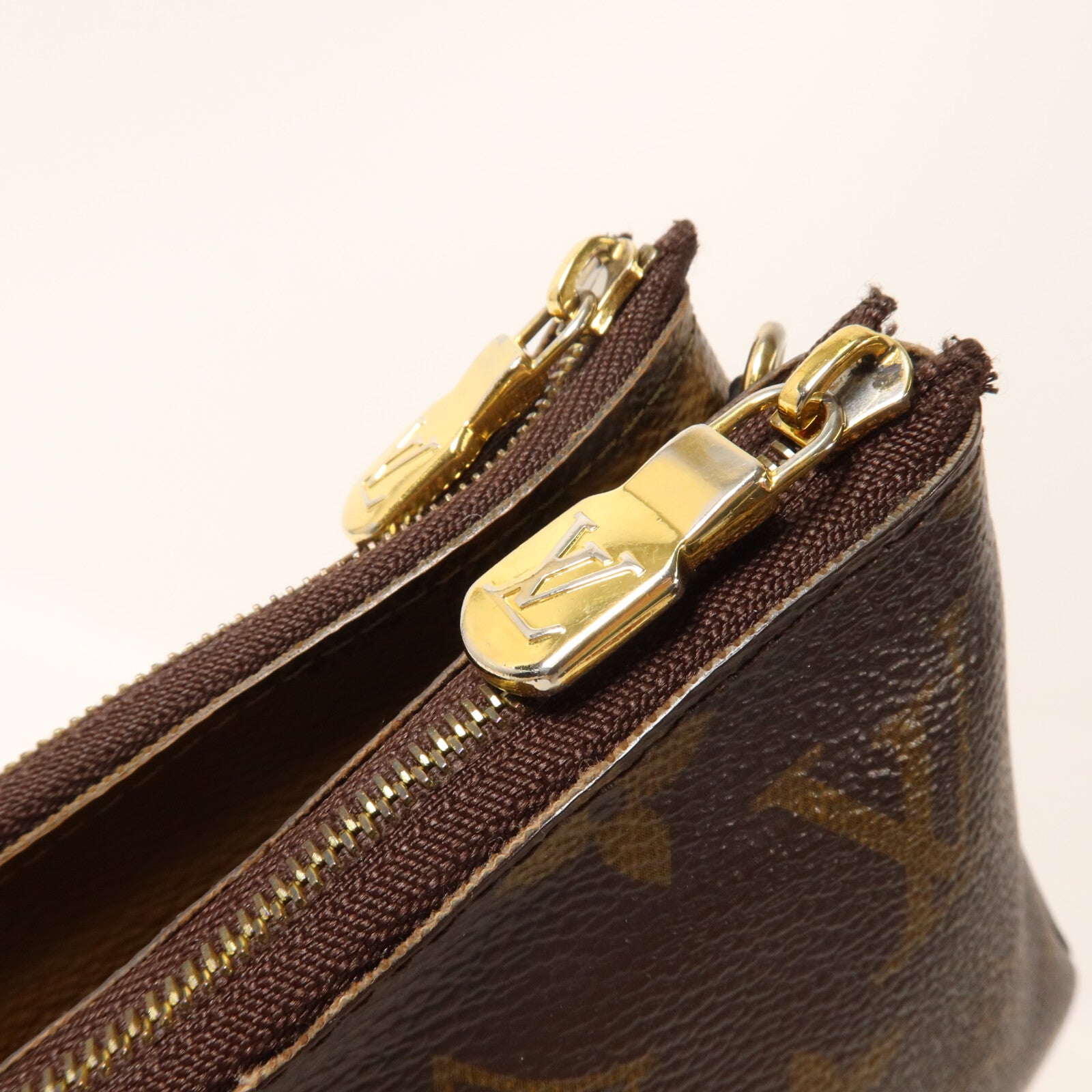 LOUIS VUITTON Monogram Giant Reverse Double Zip Pochette肩背袋
