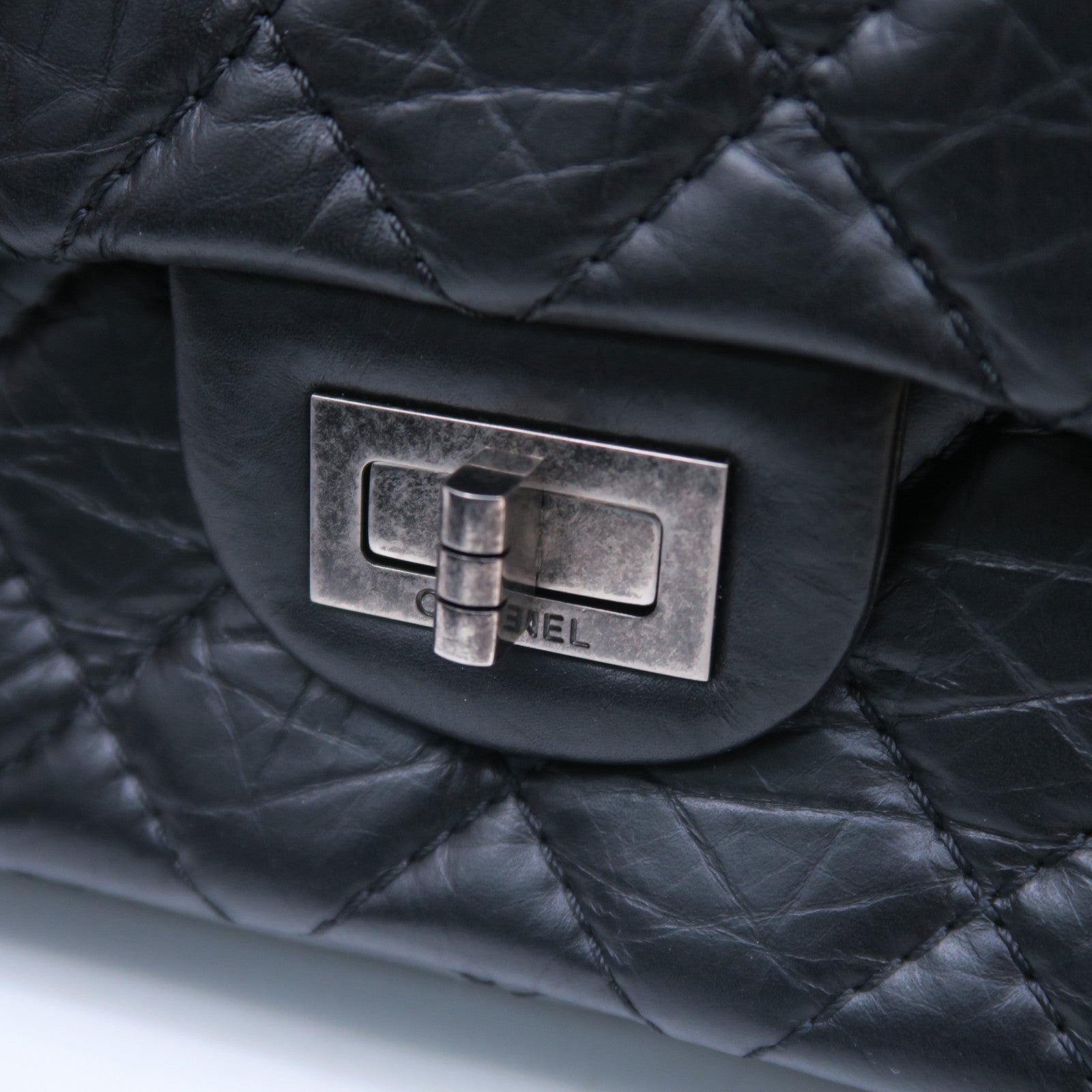 CHANEL 【激減優惠】Caviar皮革2.55 Medium銀扣鏈帶肩背袋黑色