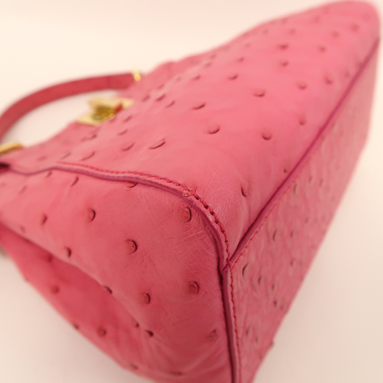 FENDI 鴕鳥皮革Peekaboo金扣手挽肩背兩用袋