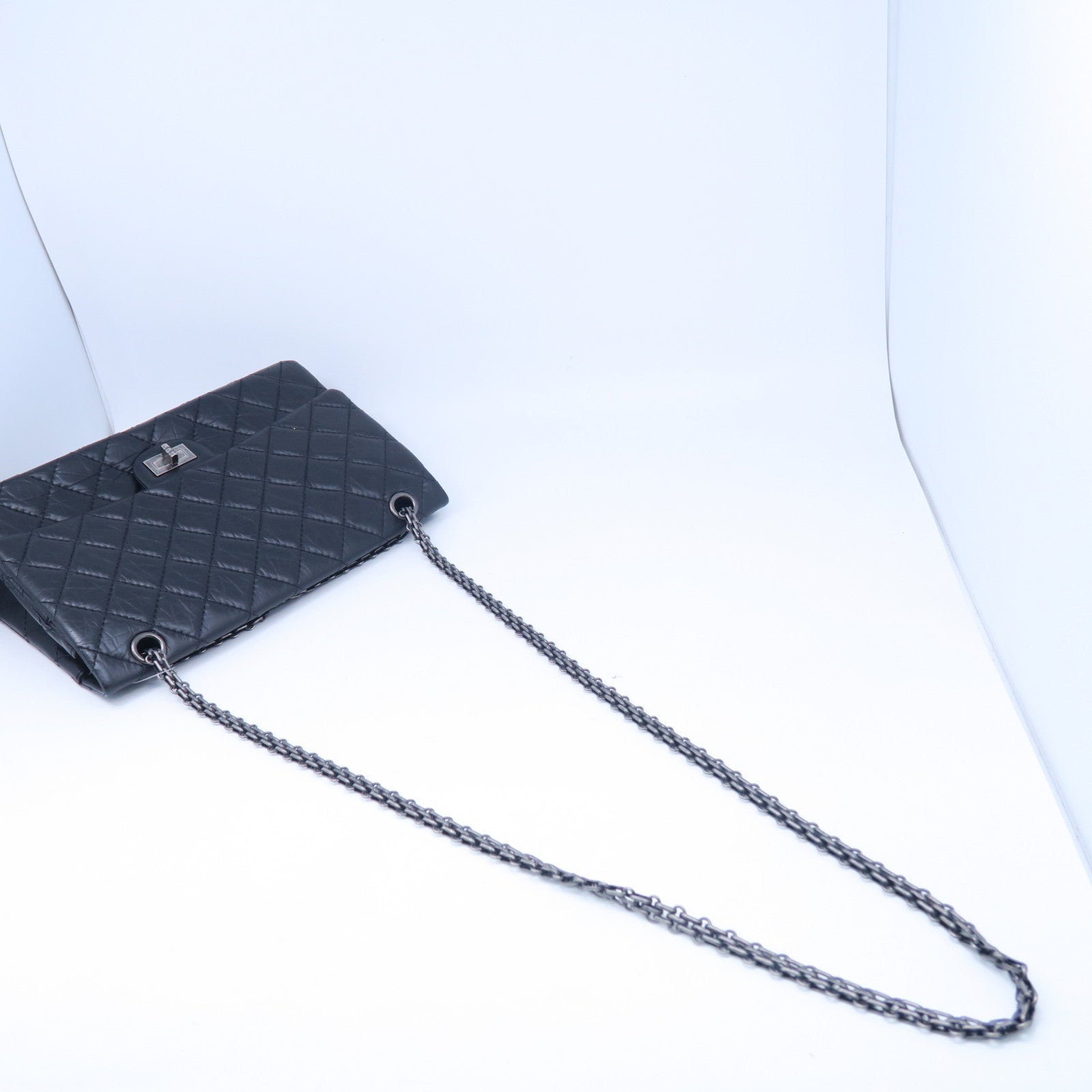 CHANEL 【激減優惠】Caviar皮革2.55 Medium銀扣鏈帶肩背袋黑色