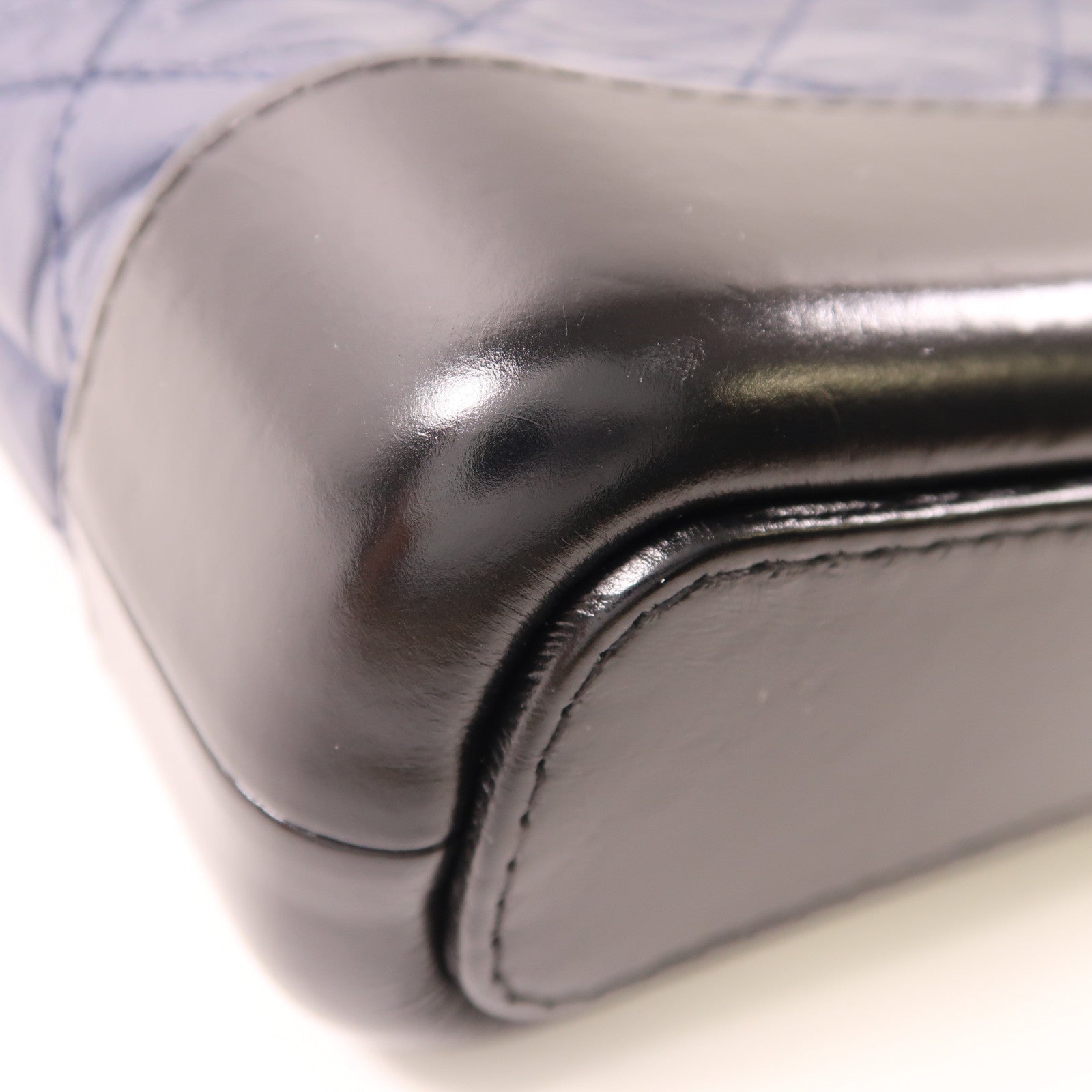 CHANEL 牛皮皮革Gabrielle鏈帶肩背袋深藍色/黑色