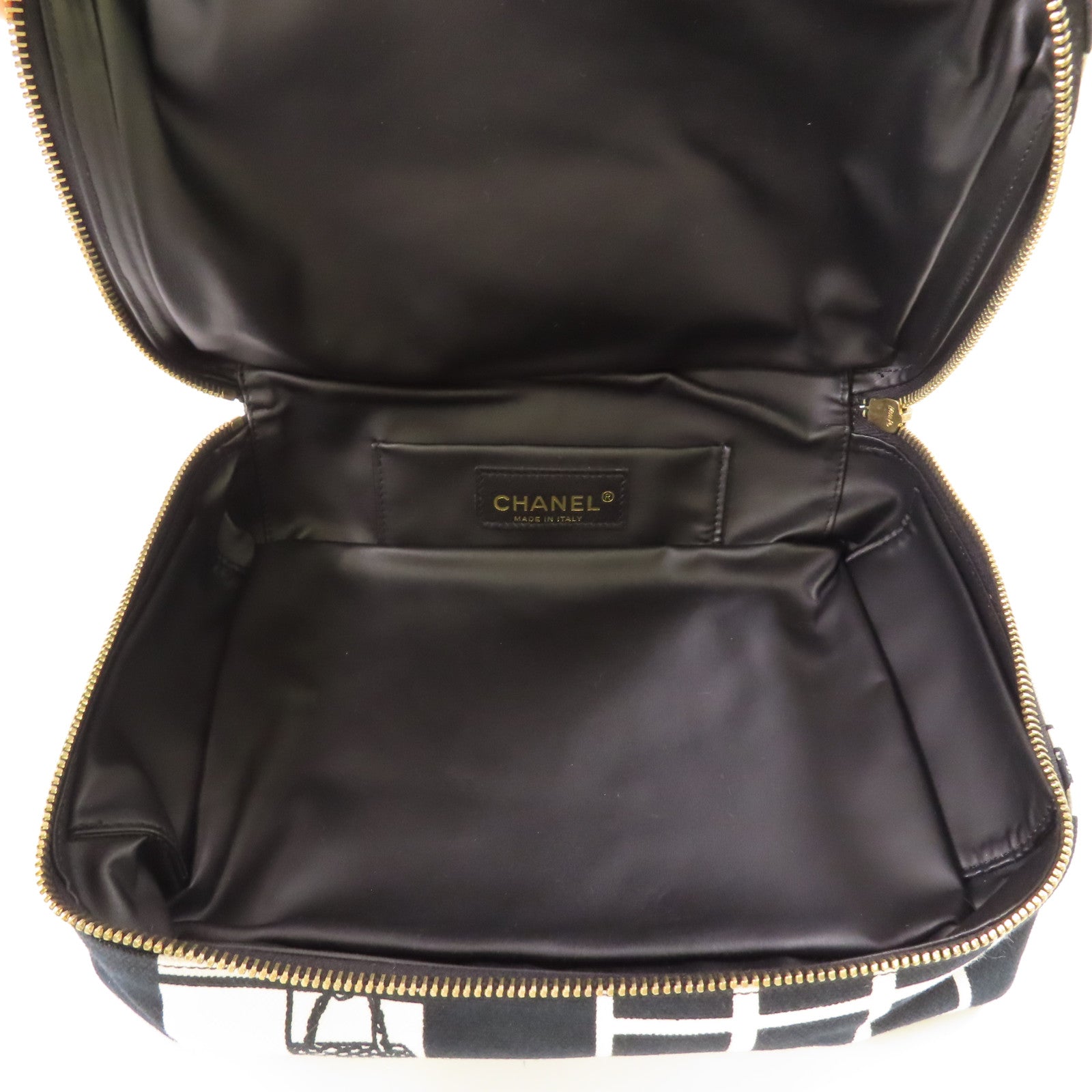 CHANEL 帆布Cosmetic Pouch金扣小袋