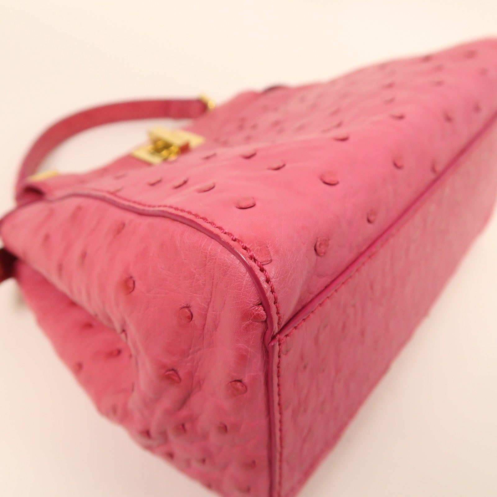 FENDI 鴕鳥皮革Peekaboo金扣手挽肩背兩用袋