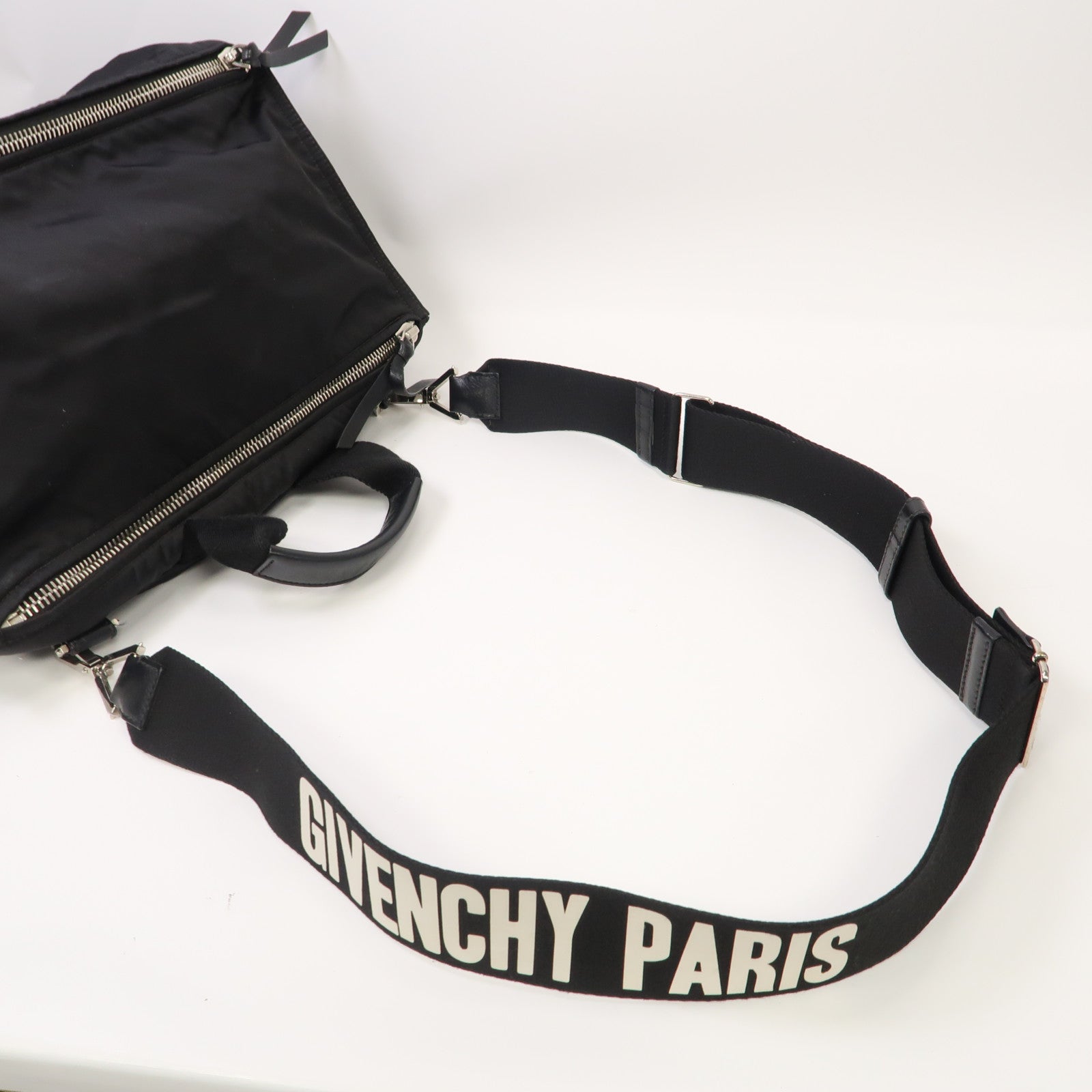 GIVENCHY 尼龍Pandora Messenger Bag銀扣手挽肩背兩用袋黑色