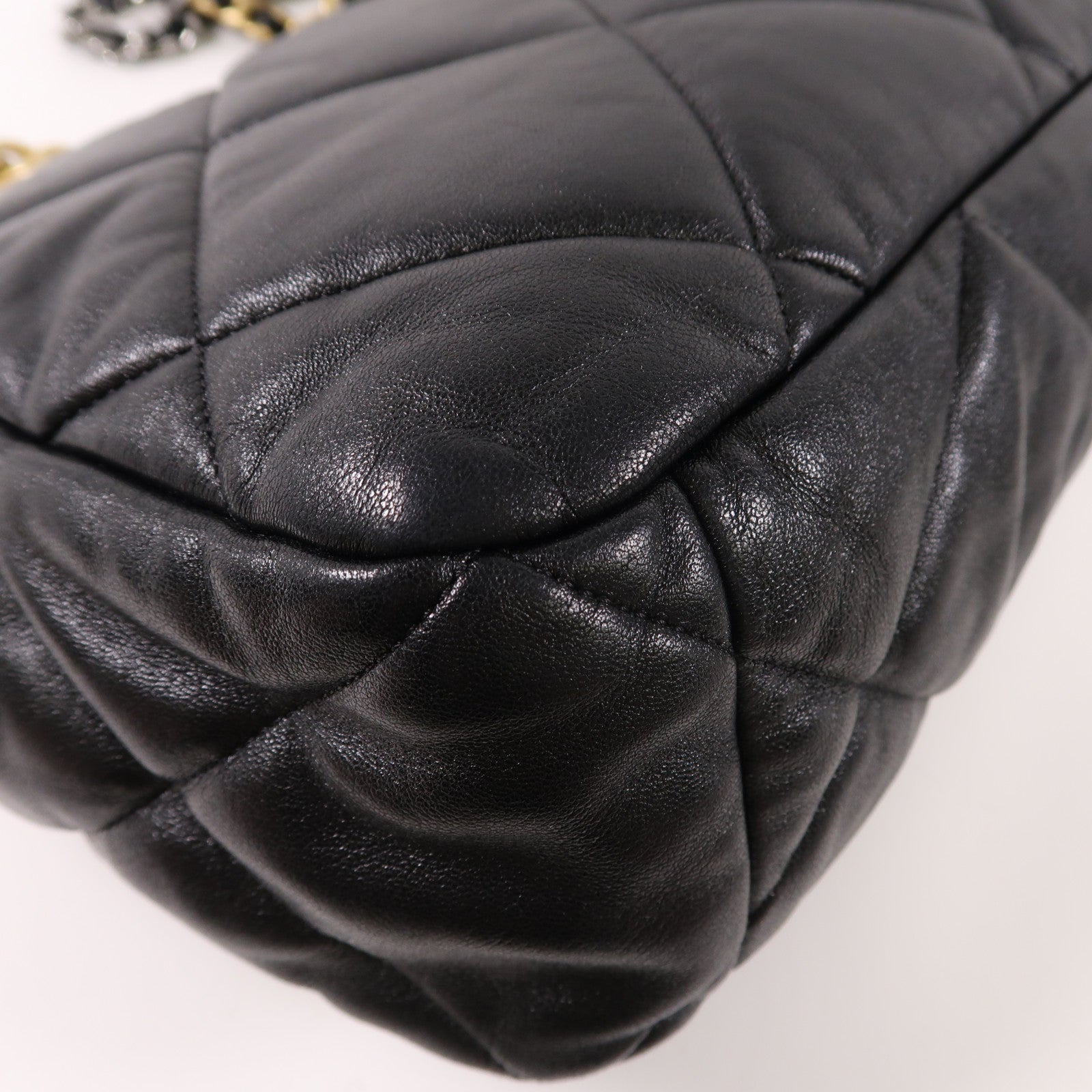 CHANEL 羊皮皮革C19金扣鏈帶手挽肩背兩用袋