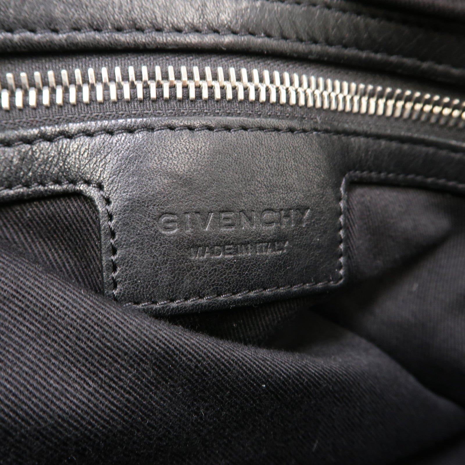 GIVENCHY 尼龍Pandora Messenger Bag銀扣手挽肩背兩用袋黑色