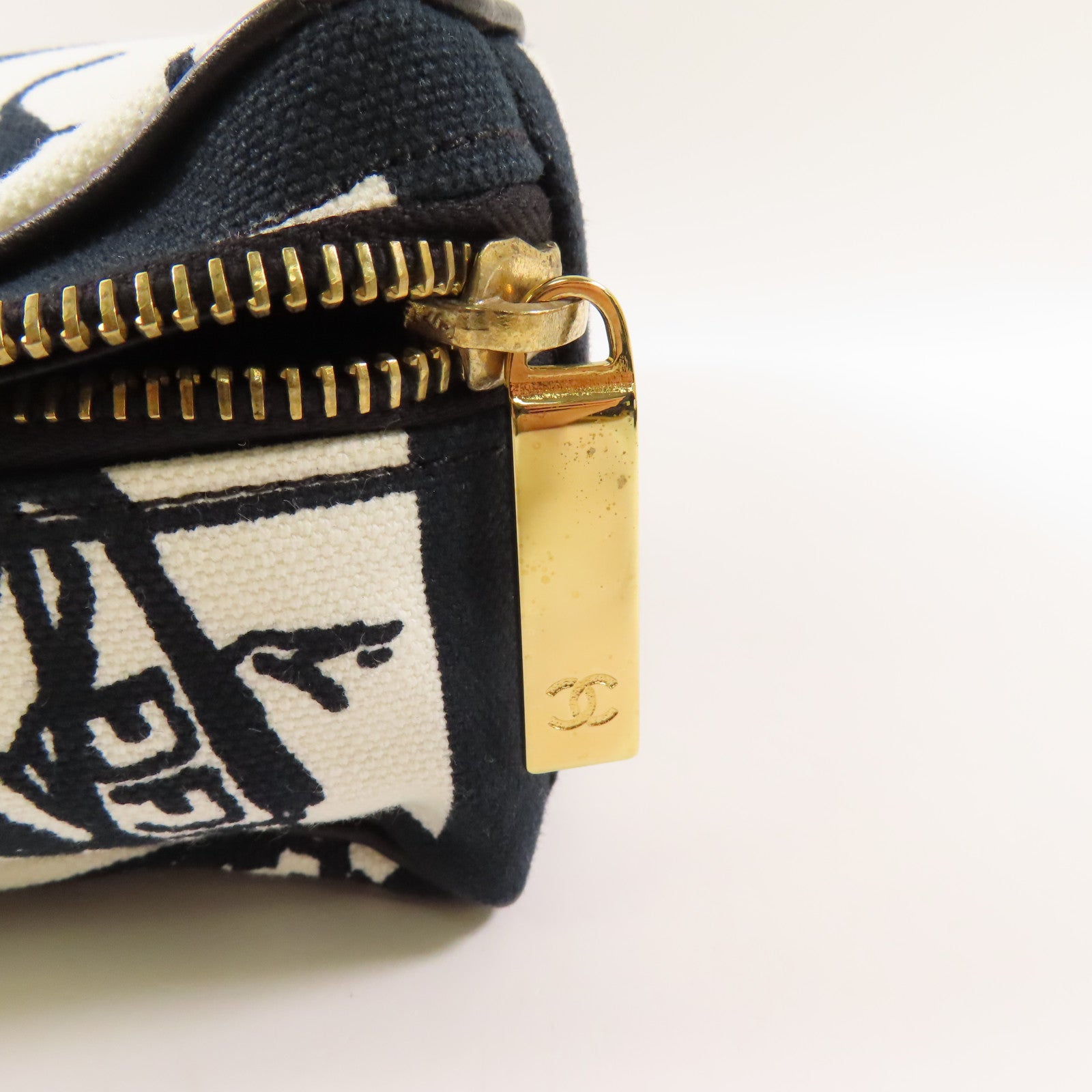 CHANEL 【激減優惠】帆布Cosmetic Pouch金扣小袋