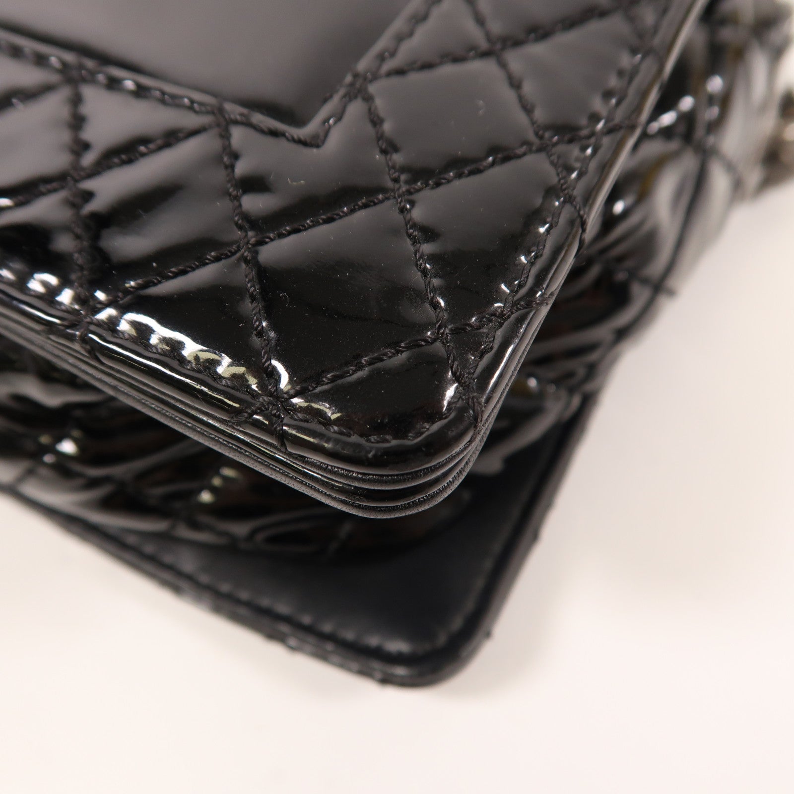 CHANEL 漆皮皮革Boy 25銀扣鏈帶肩背袋