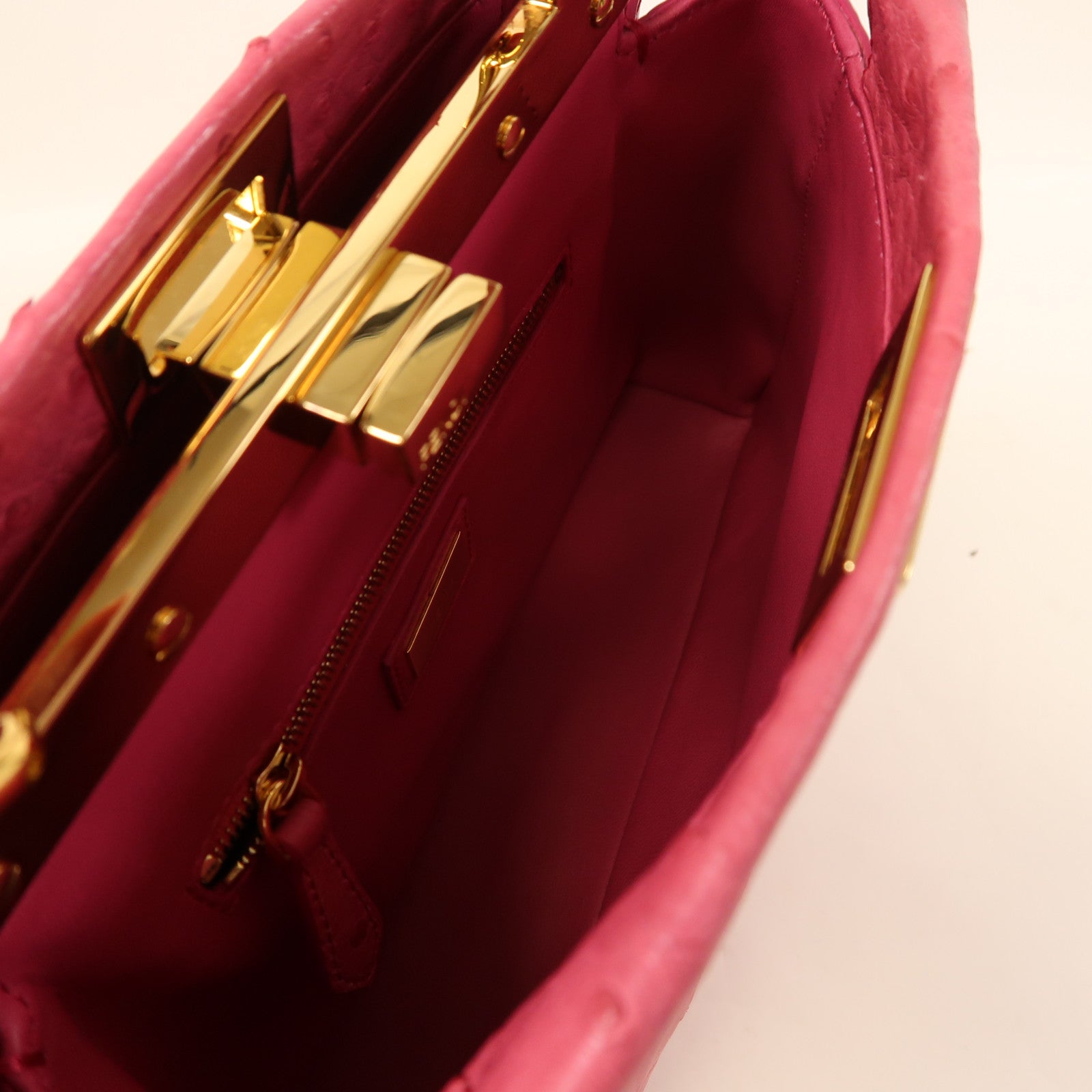 FENDI 鴕鳥皮革Peekaboo金扣手挽肩背兩用袋
