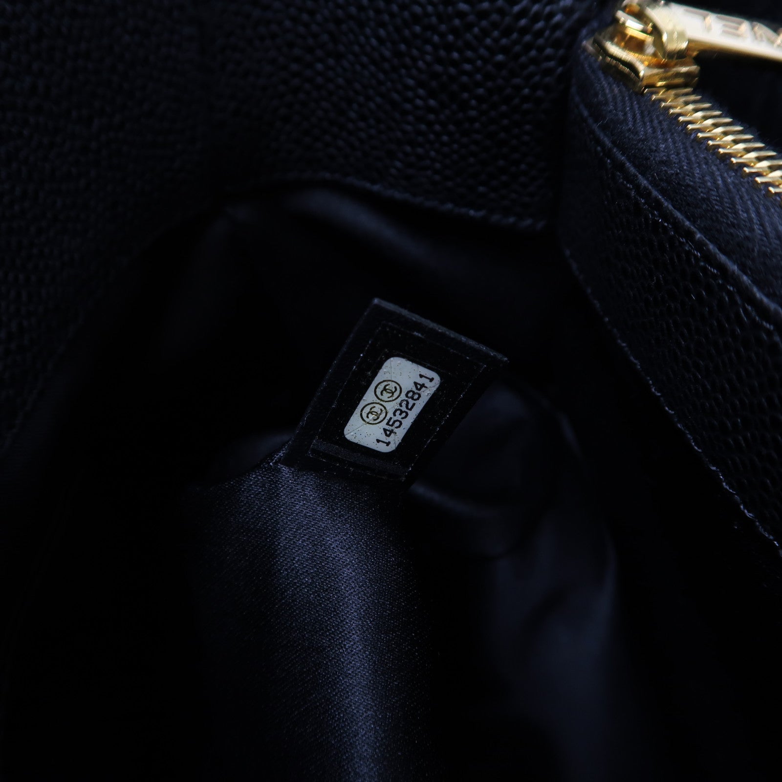 CHANEL 菱格牛皮皮革Tote Bag金扣肩背袋黑色