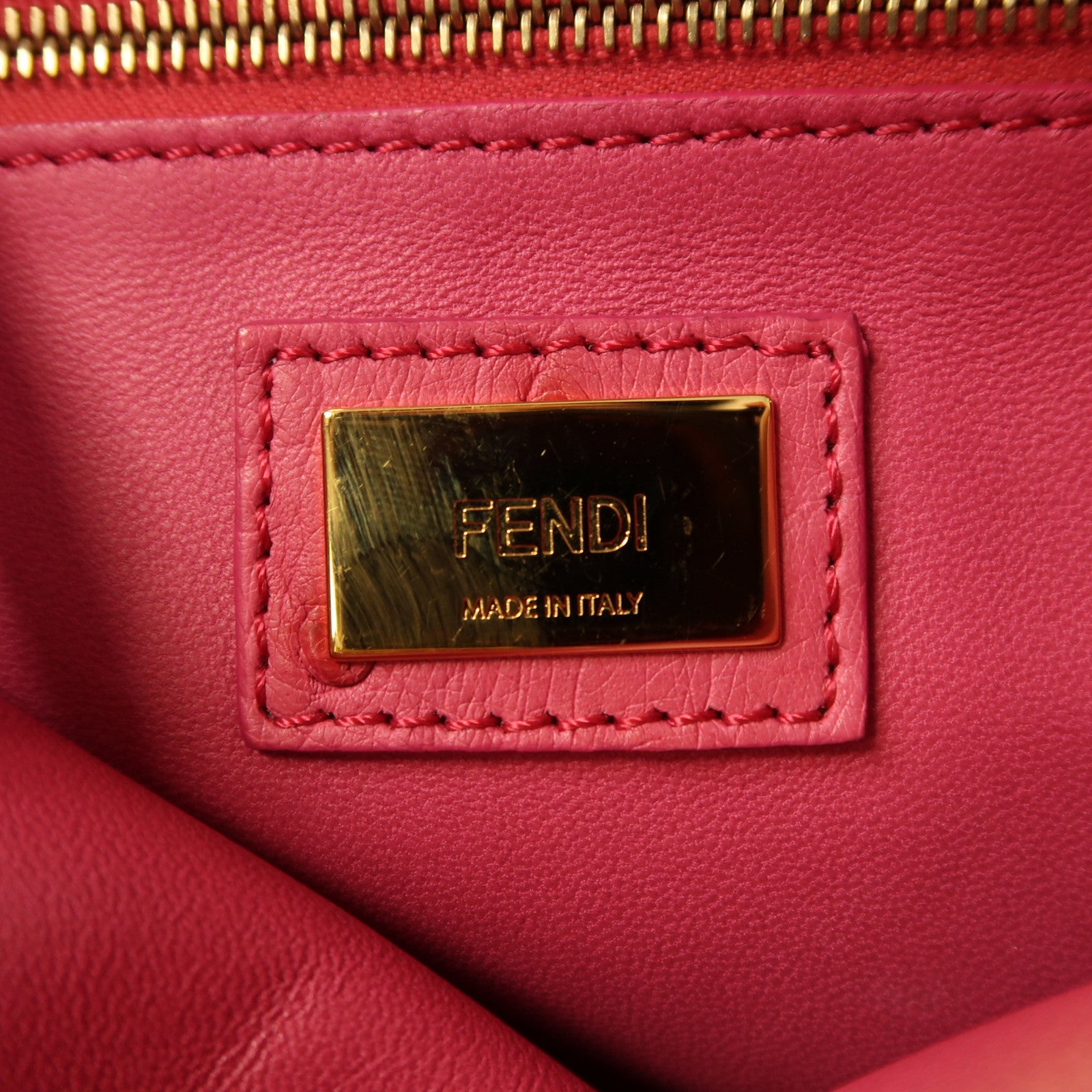 FENDI 鴕鳥皮革Peekaboo金扣手挽肩背兩用袋