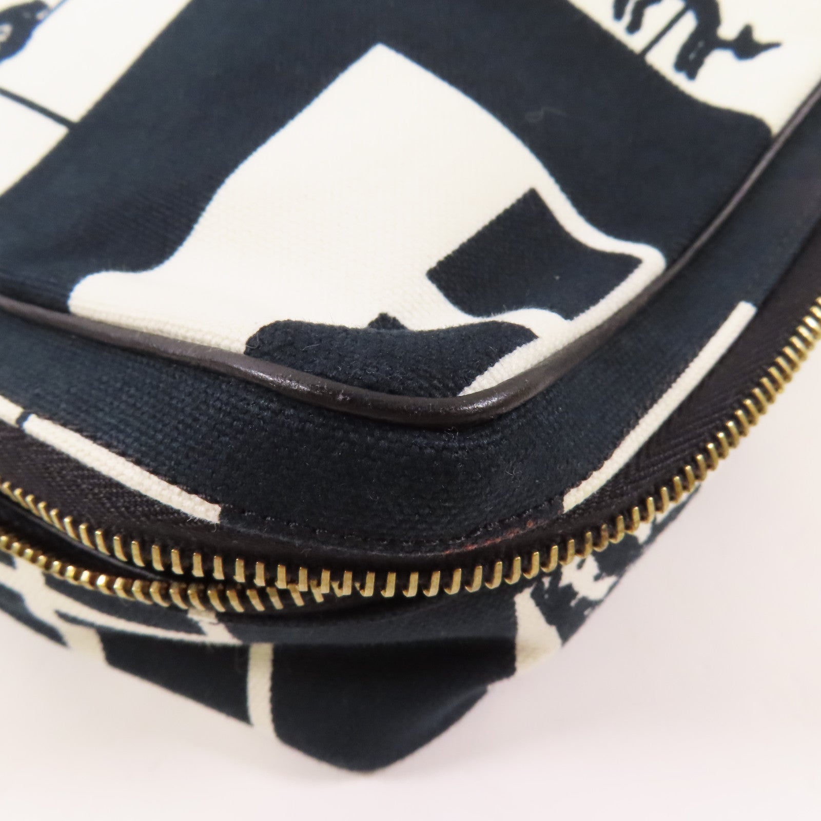 CHANEL 【激減優惠】帆布Cosmetic Pouch金扣小袋