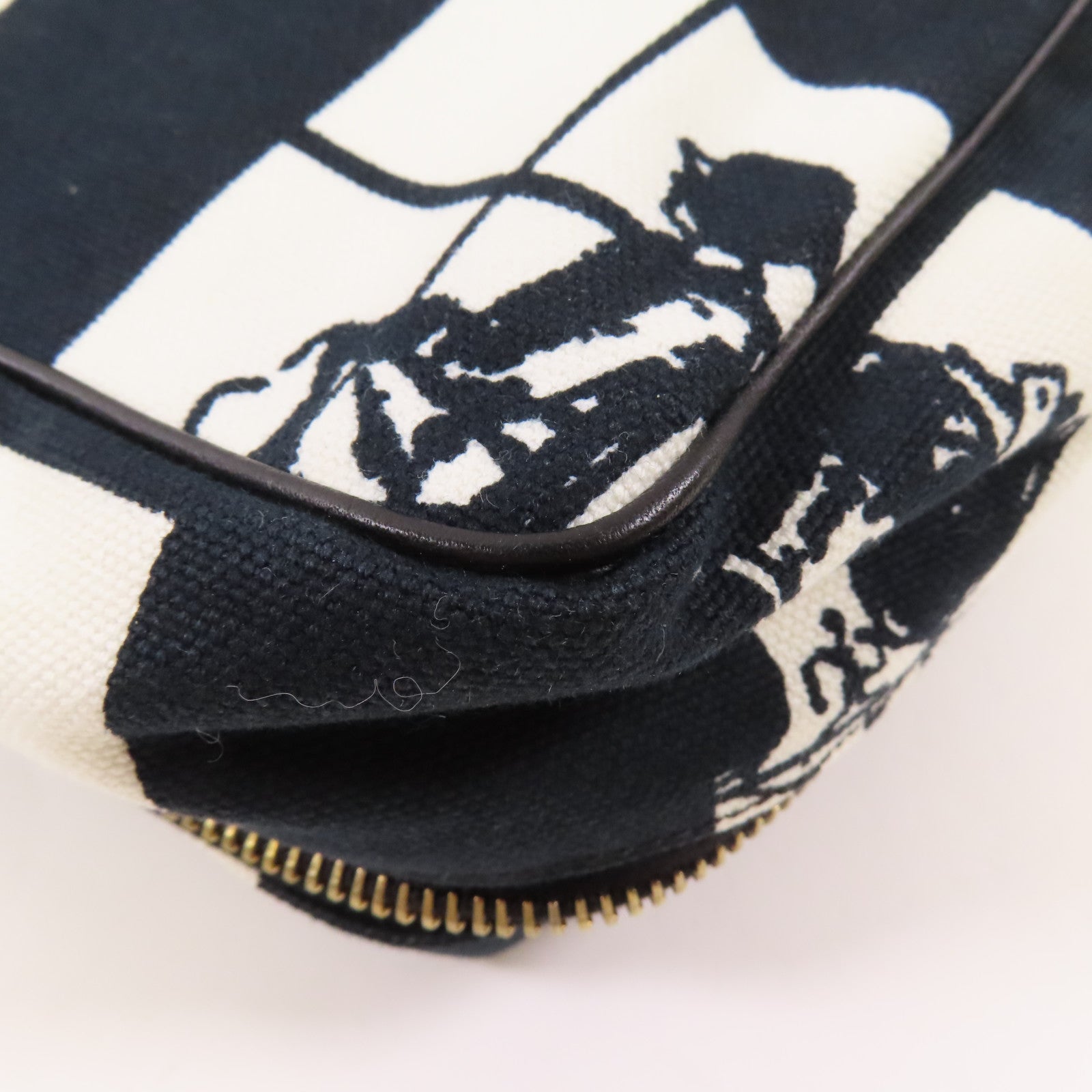 CHANEL 【激減優惠】帆布Cosmetic Pouch金扣小袋