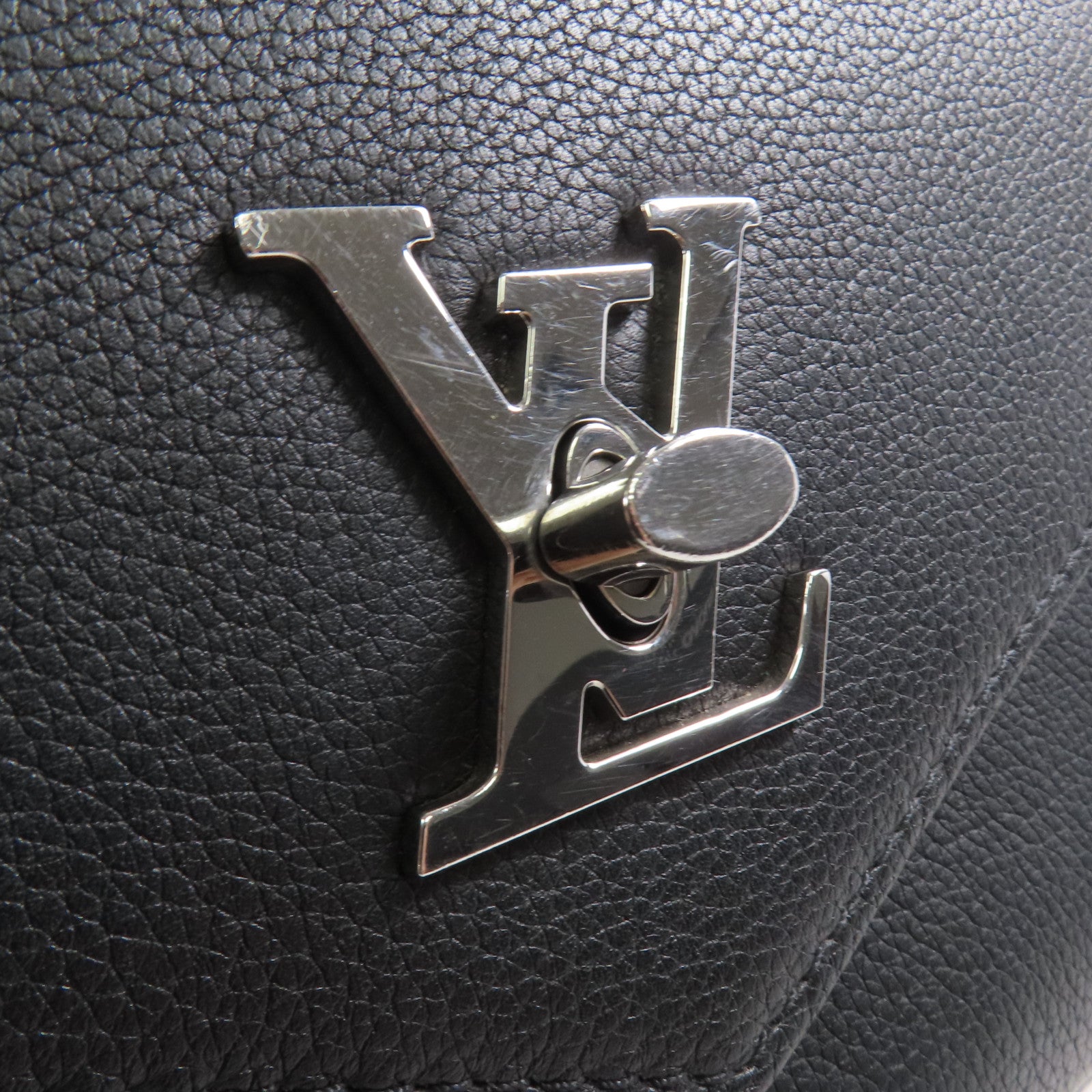 LOUIS VUITTON 牛皮皮革Mylockme Chain Bag銀扣鏈帶肩背袋